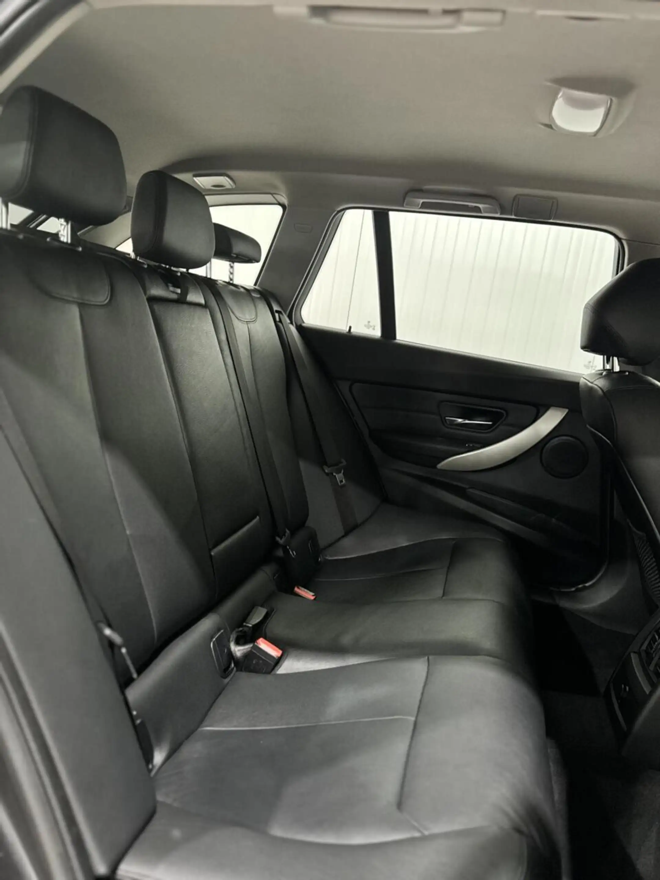BMW 318 3-serie Touring 318i High Executive|CARPLAY|CAMERA — photo 15