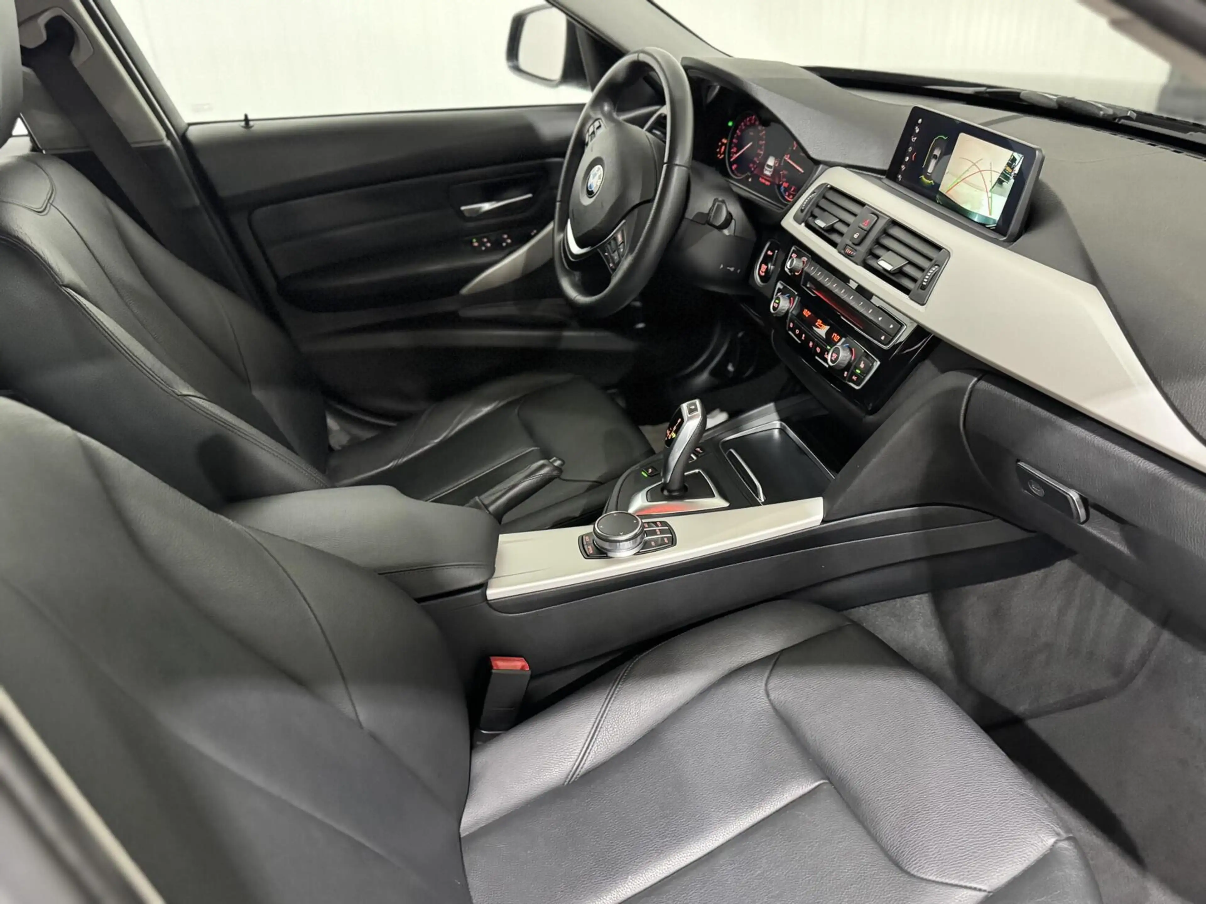 BMW 318 3-serie Touring 318i High Executive|CARPLAY|CAMERA — photo 8