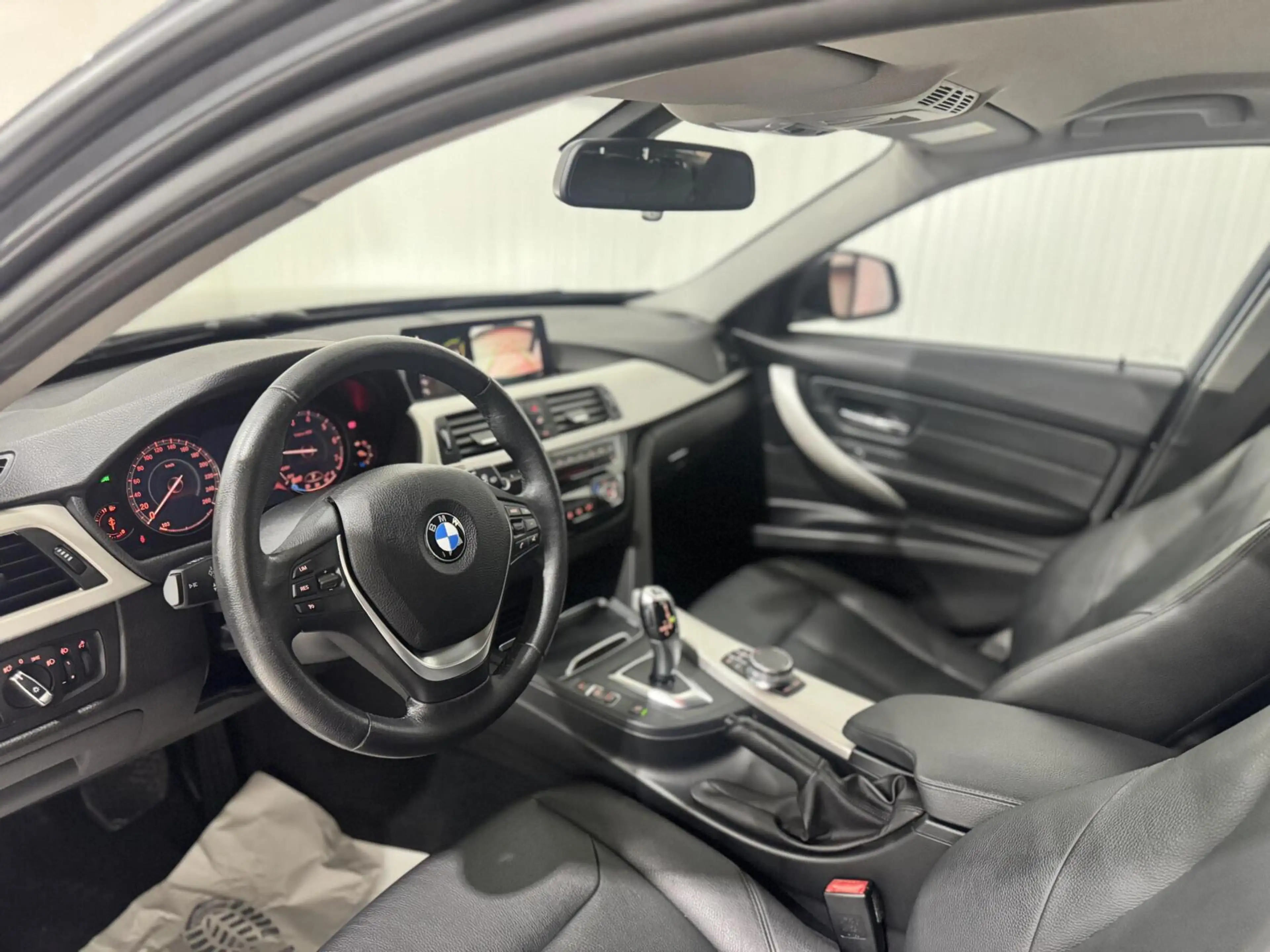 BMW 318 3-serie Touring 318i High Executive|CARPLAY|CAMERA — photo 7
