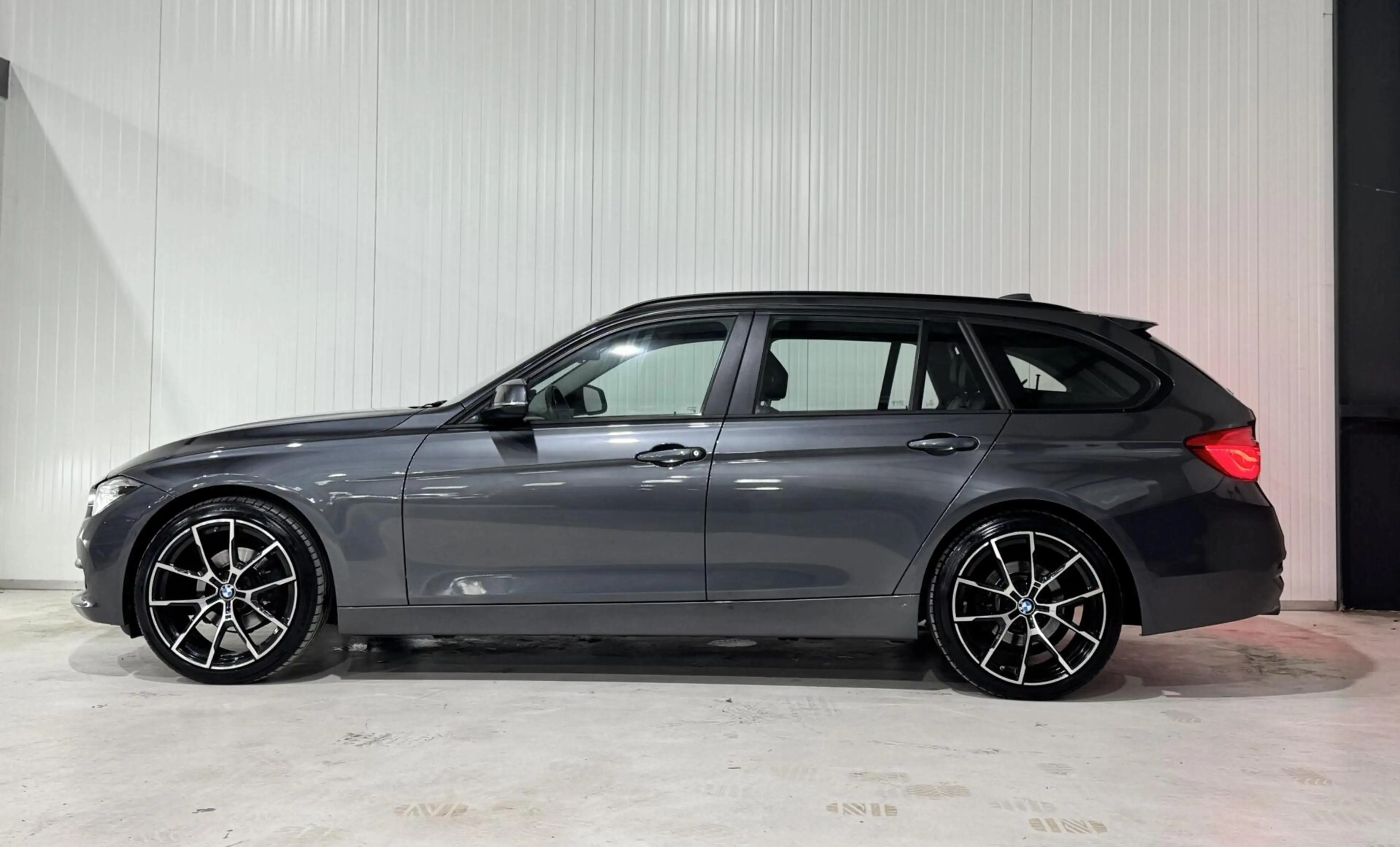 BMW 318 3-serie Touring 318i High Executive|CARPLAY|CAMERA — photo 5