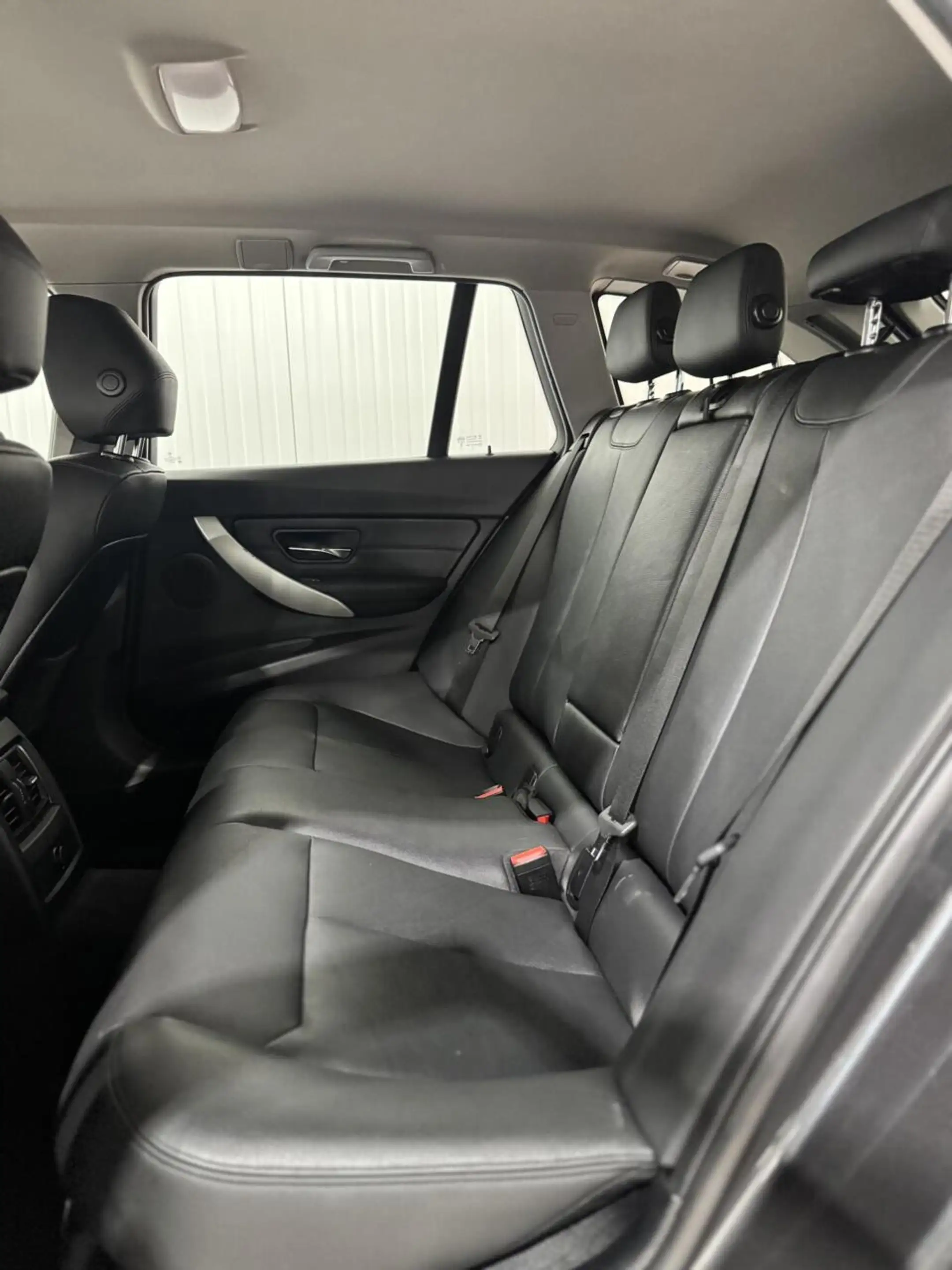BMW 318 3-serie Touring 318i High Executive|CARPLAY|CAMERA — photo 16