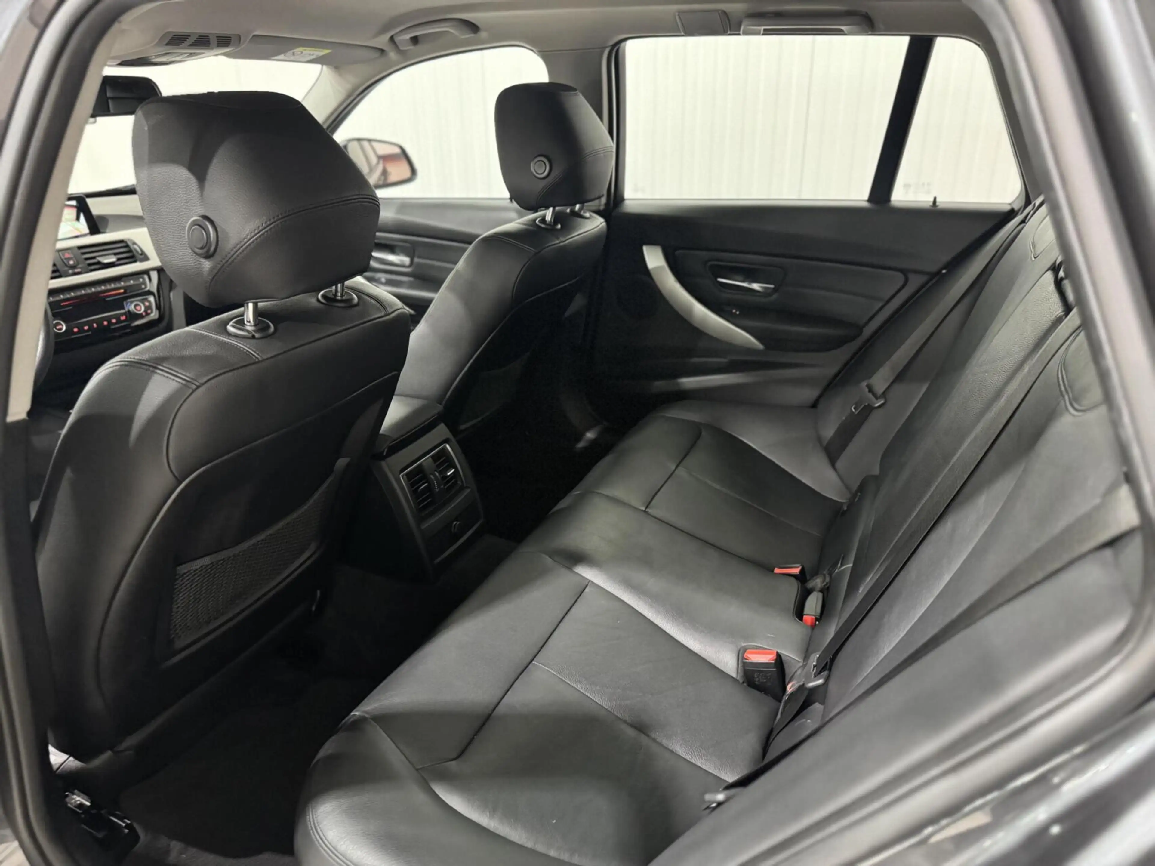 BMW 318 3-serie Touring 318i High Executive|CARPLAY|CAMERA — photo 13