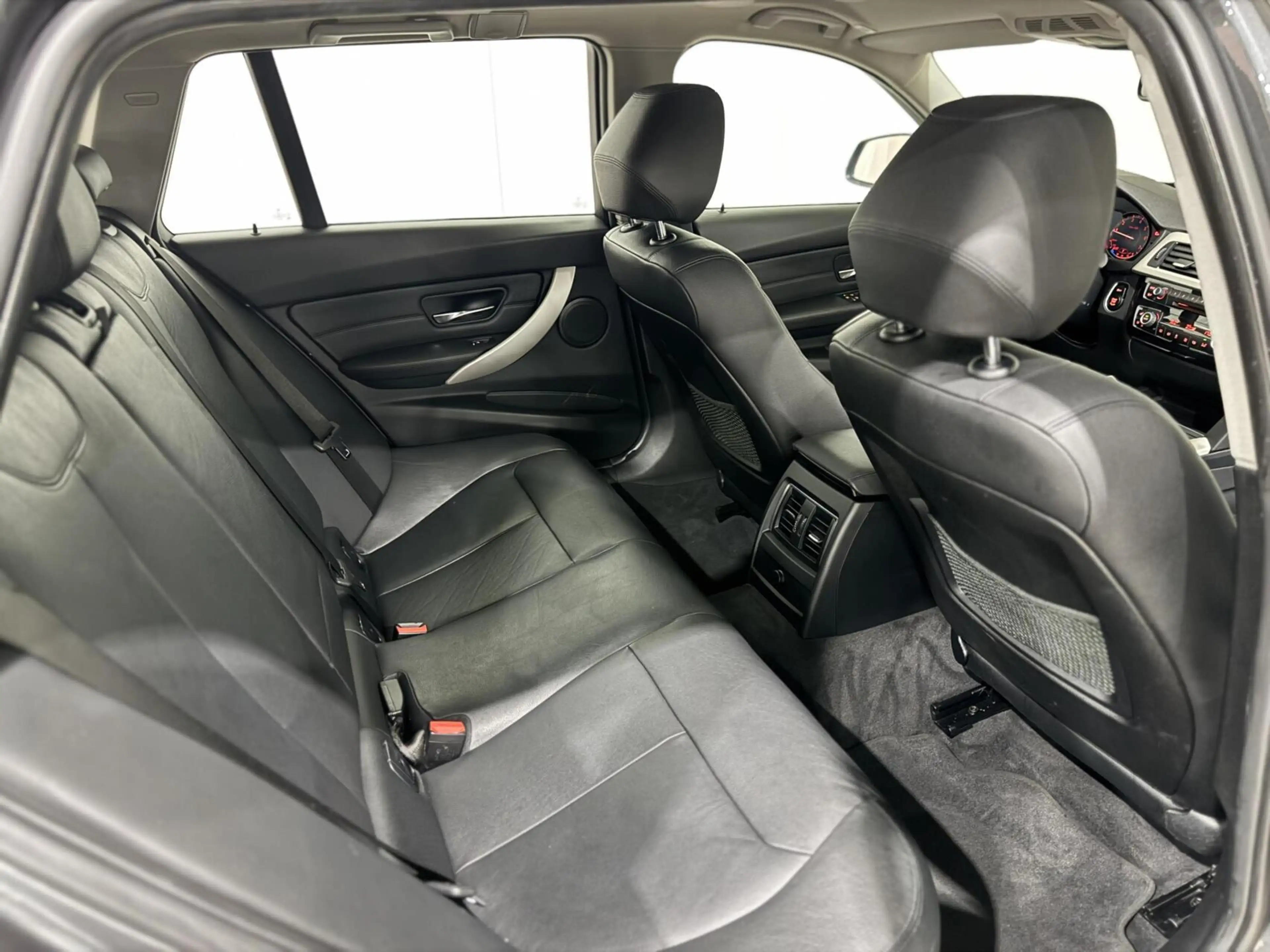 BMW 318 3-serie Touring 318i High Executive|CARPLAY|CAMERA — photo 14
