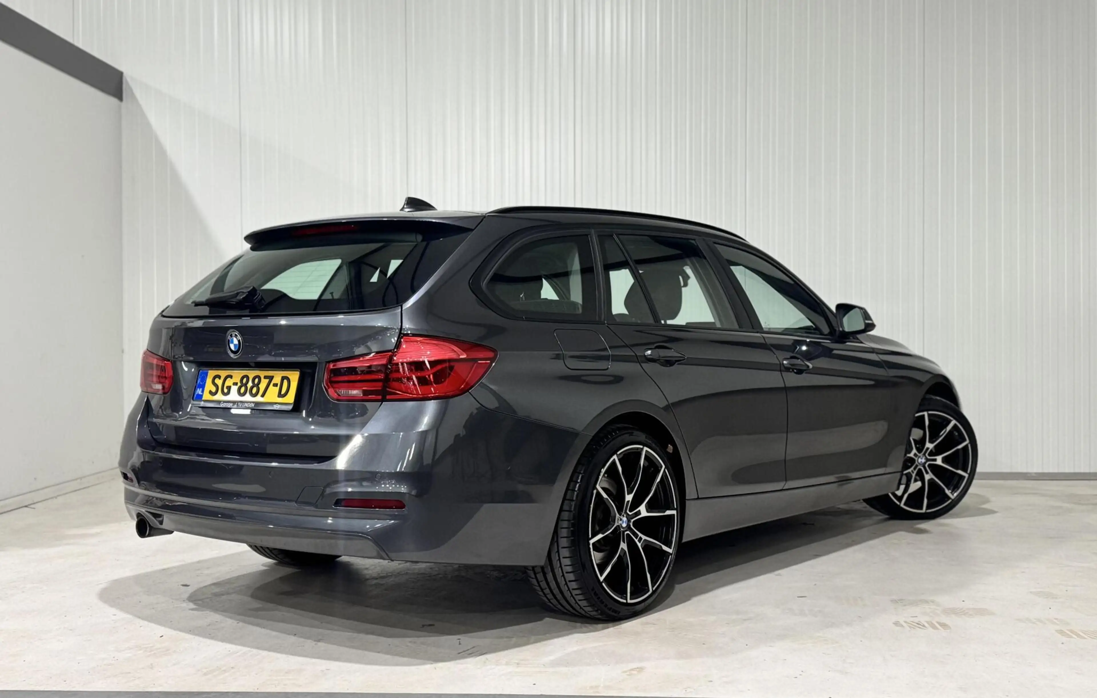 BMW 318 3-serie Touring 318i High Executive|CARPLAY|CAMERA — photo 2