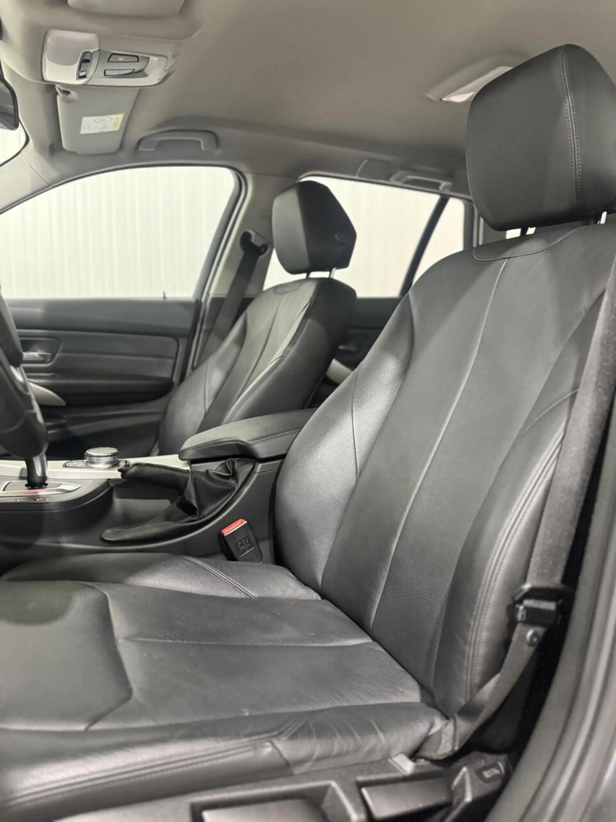 BMW 318 3-serie Touring 318i High Executive|CARPLAY|CAMERA — photo 6