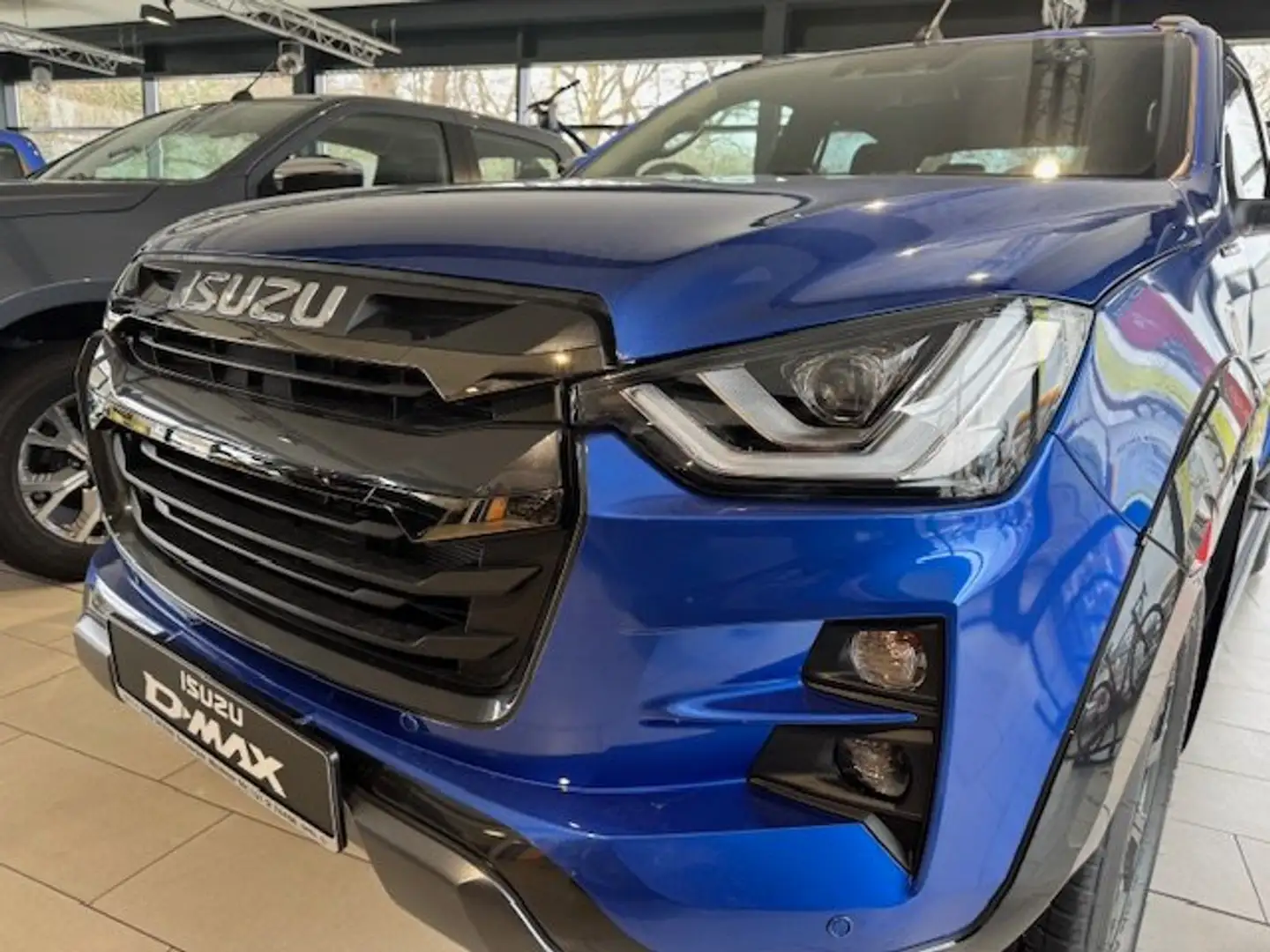 Isuzu D-Max Double Cab 4x4 V-Cross Blau - 2