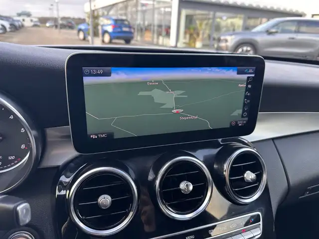 Mercedes-Benz 220 view 10