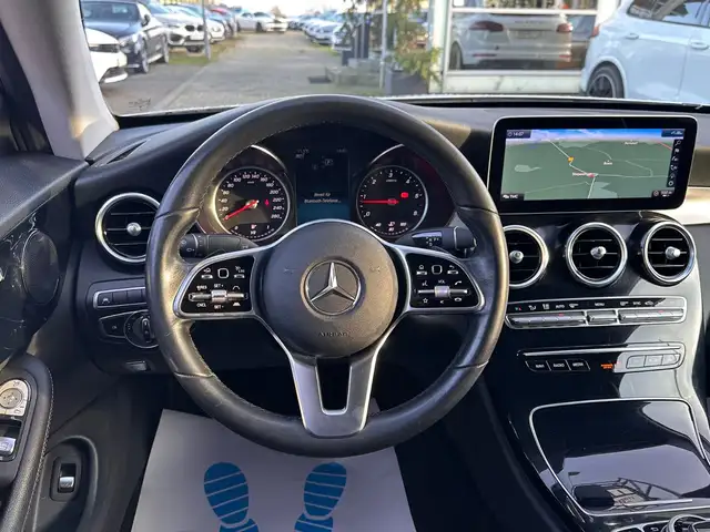 Mercedes-Benz 220 view 13