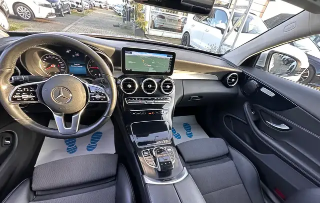 Mercedes-Benz 220 view 14