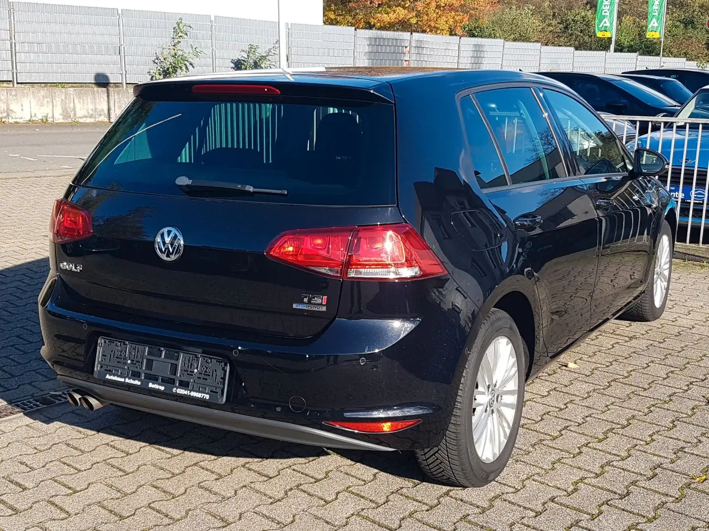 Volkswagen Golf 1.4 TSI DSG CUP Sitzheizg. PDC Kamera Alu Schwarz - 2