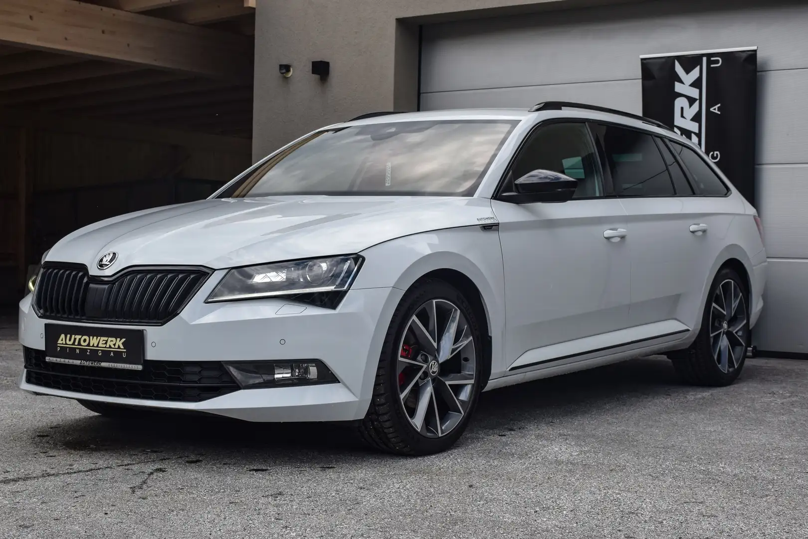 Skoda Superb Kombi 2.0 TDI Sportline 4x4 DSG Weiß - 1
