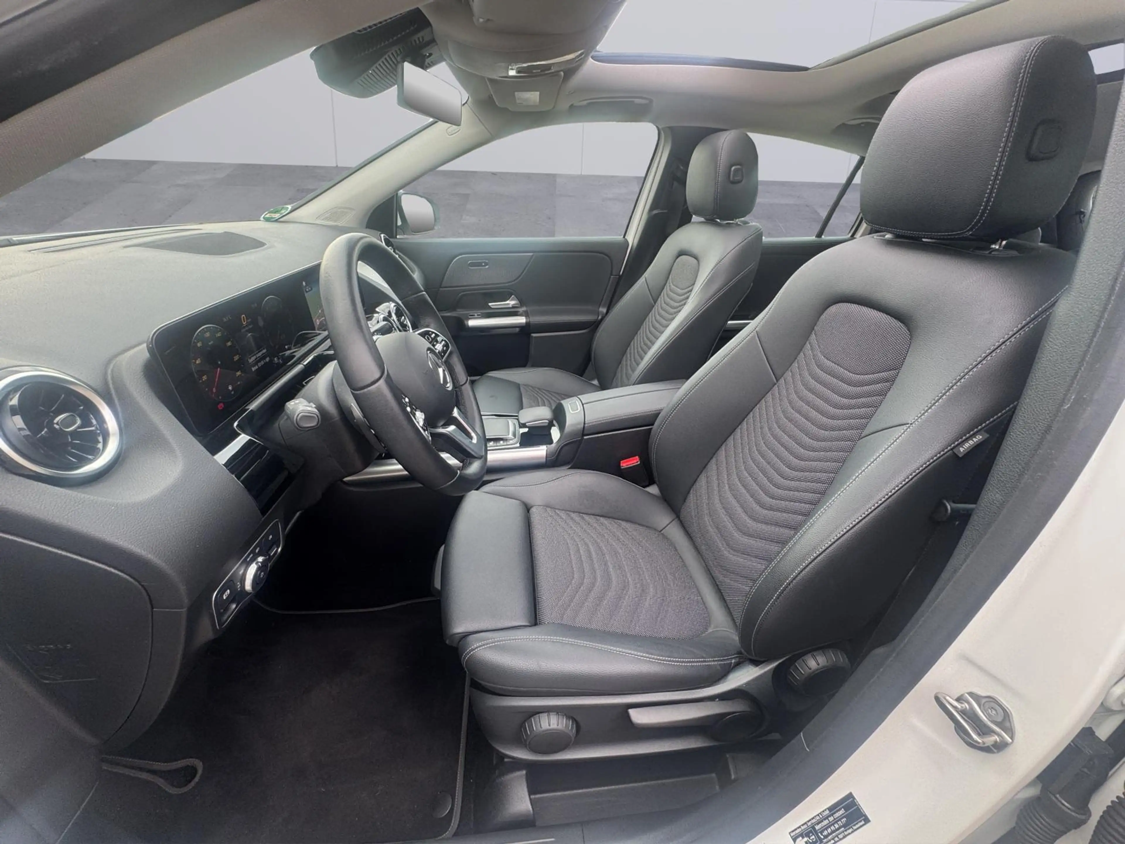 Mercedes-Benz GLA 250 e PANO MB-Historie RFK 8-Fach TOP — photo 15