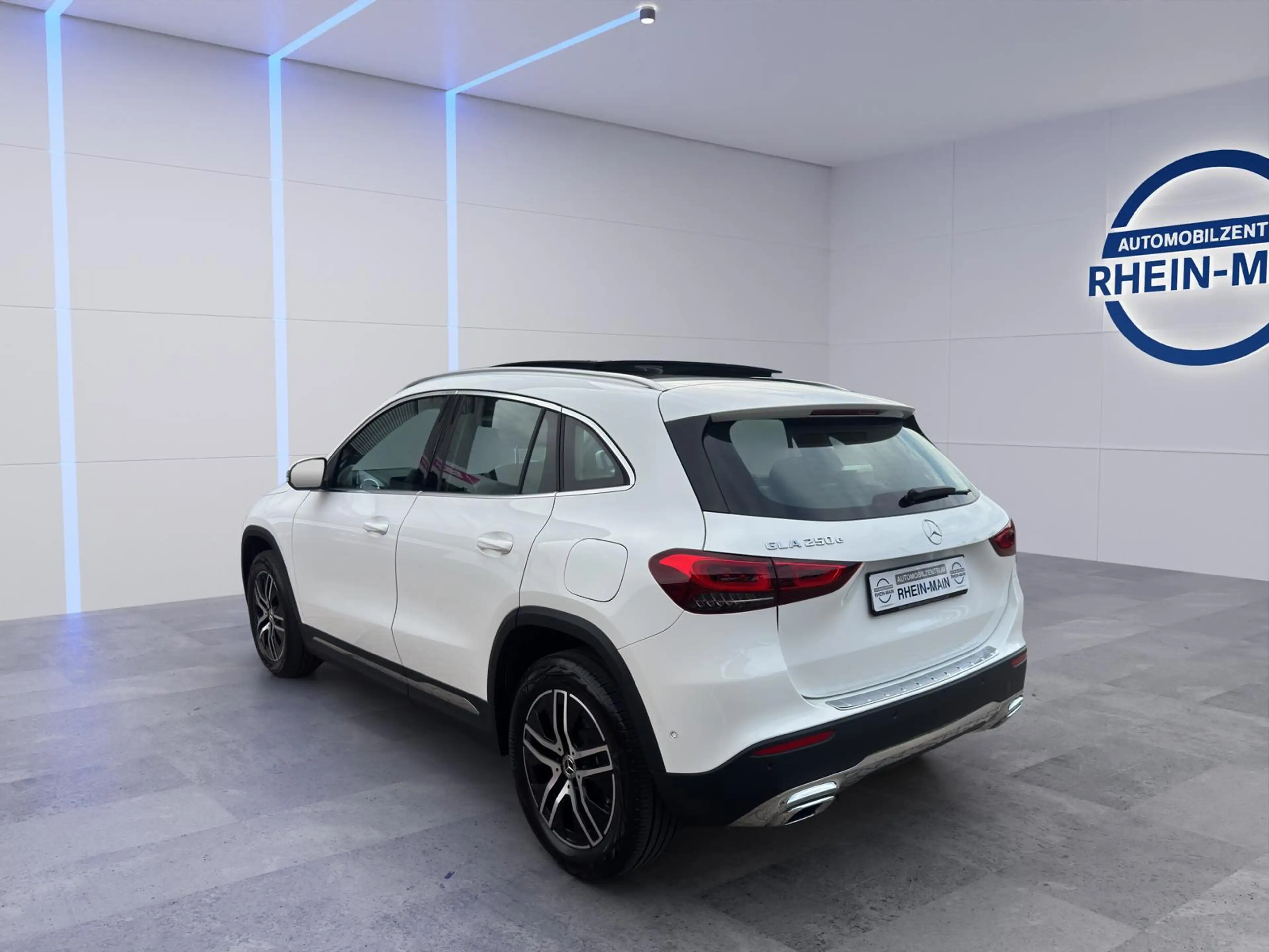 Mercedes-Benz GLA 250 e PANO MB-Historie RFK 8-Fach TOP — photo 3