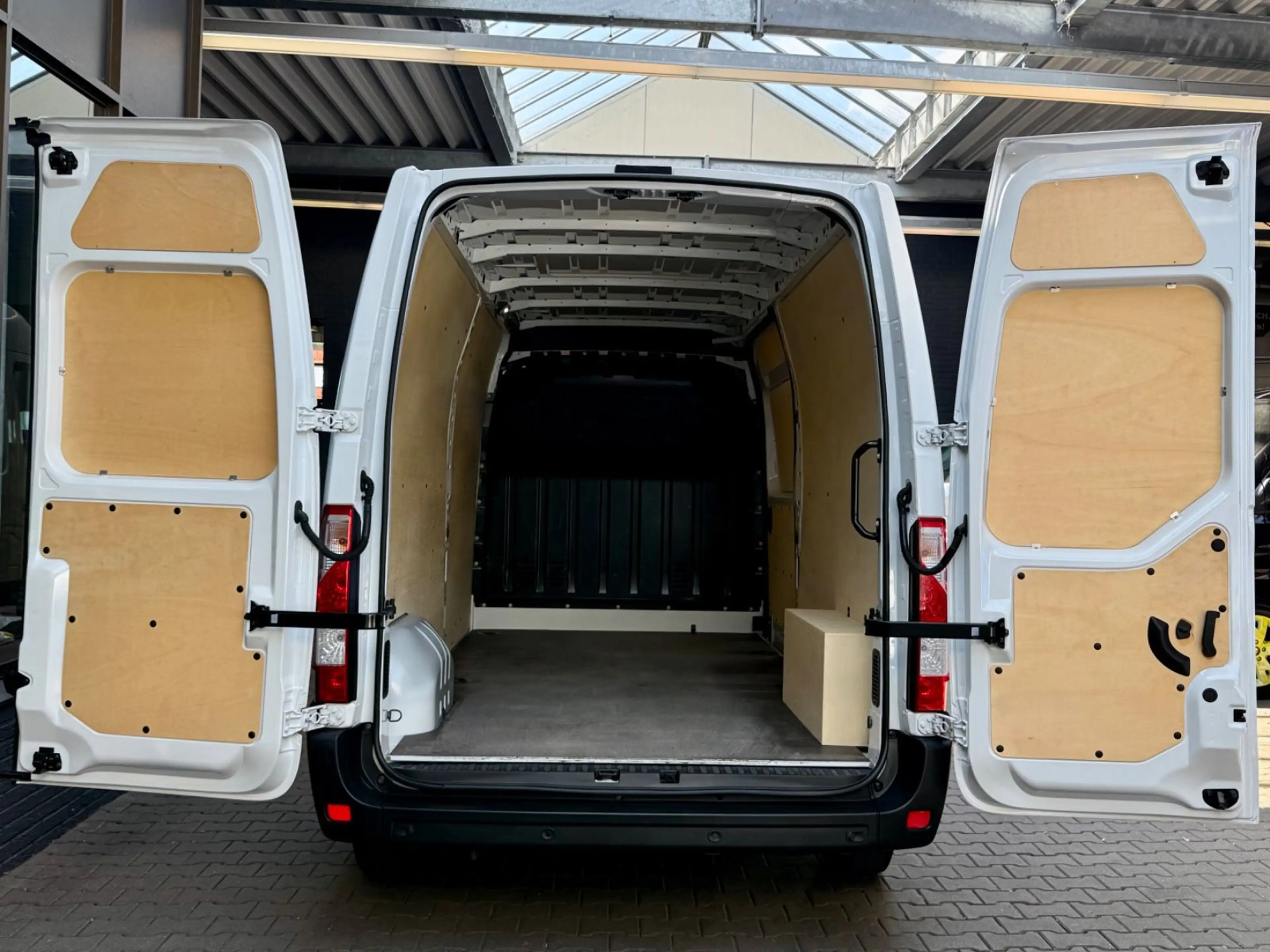 Renault Master 2.3 D L3H2 3,5t KLIMA CAM PDC 3-SITZE BLU — photo 10