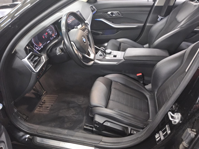 BMW 320 iA Touring Sport-Line T-Leder Navi LED LC-Pro — photo 9