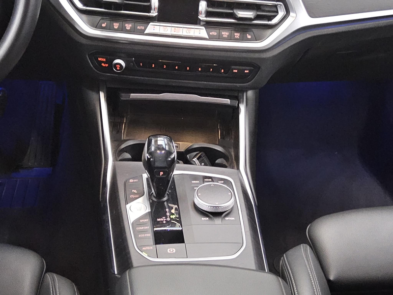BMW 320 iA Touring Sport-Line T-Leder Navi LED LC-Pro — photo 6