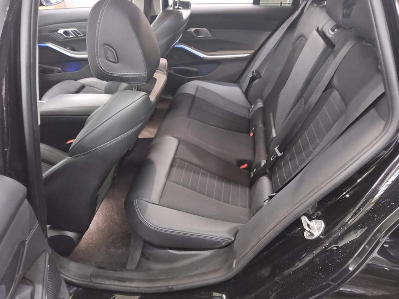 BMW 320 iA Touring Sport-Line T-Leder Navi LED LC-Pro — photo 12