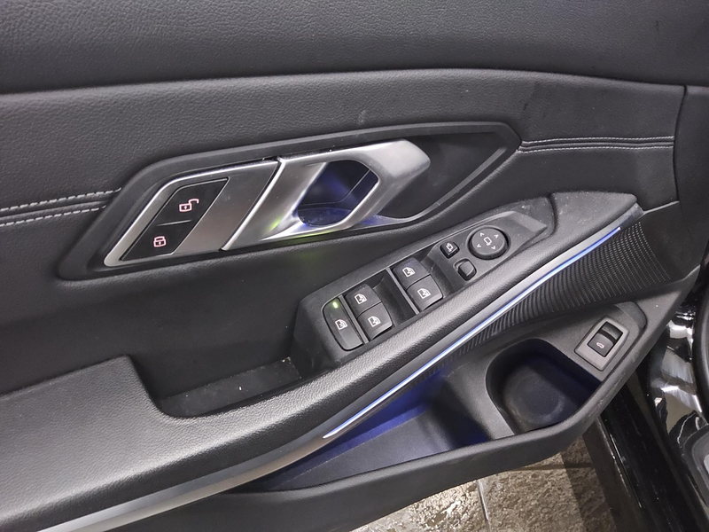 BMW 320 iA Touring Sport-Line T-Leder Navi LED LC-Pro — photo 10