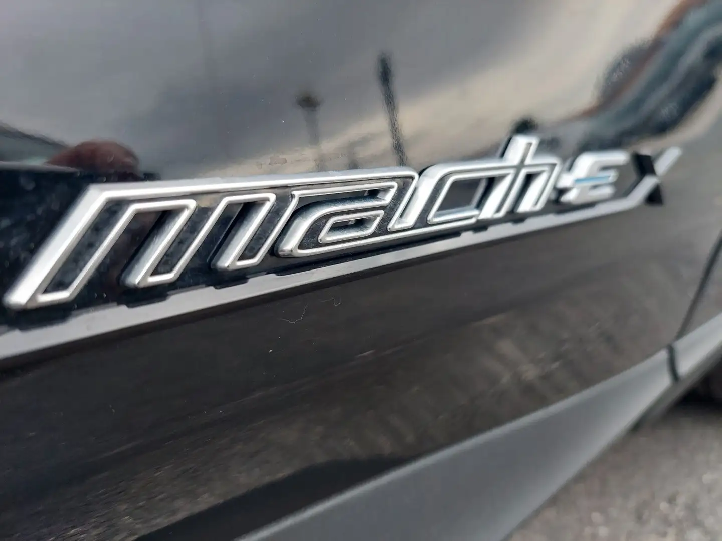 Ford Mustang Mach-E Panoramadach/Technologiepaket Černá - 2