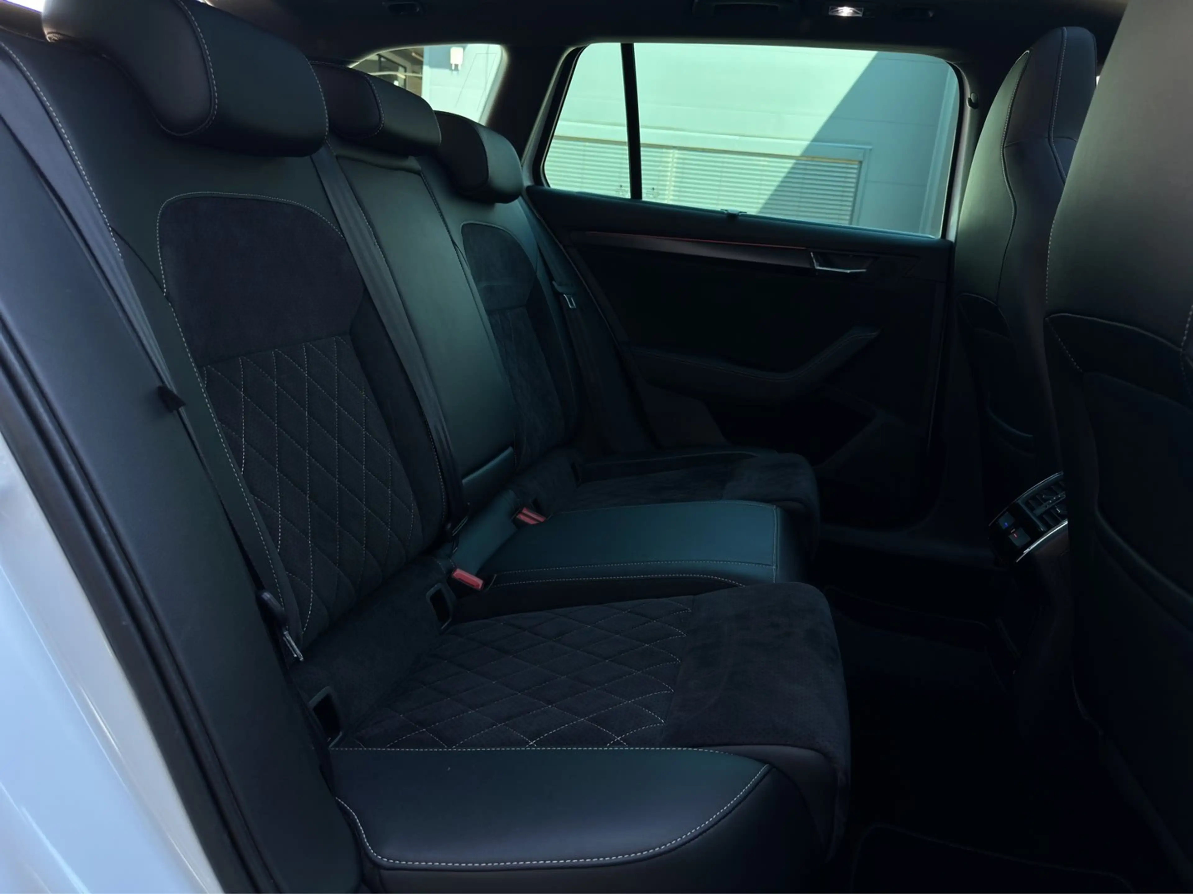 Skoda Superb 4x4 SPORTLINE TDI DSG — photo 15