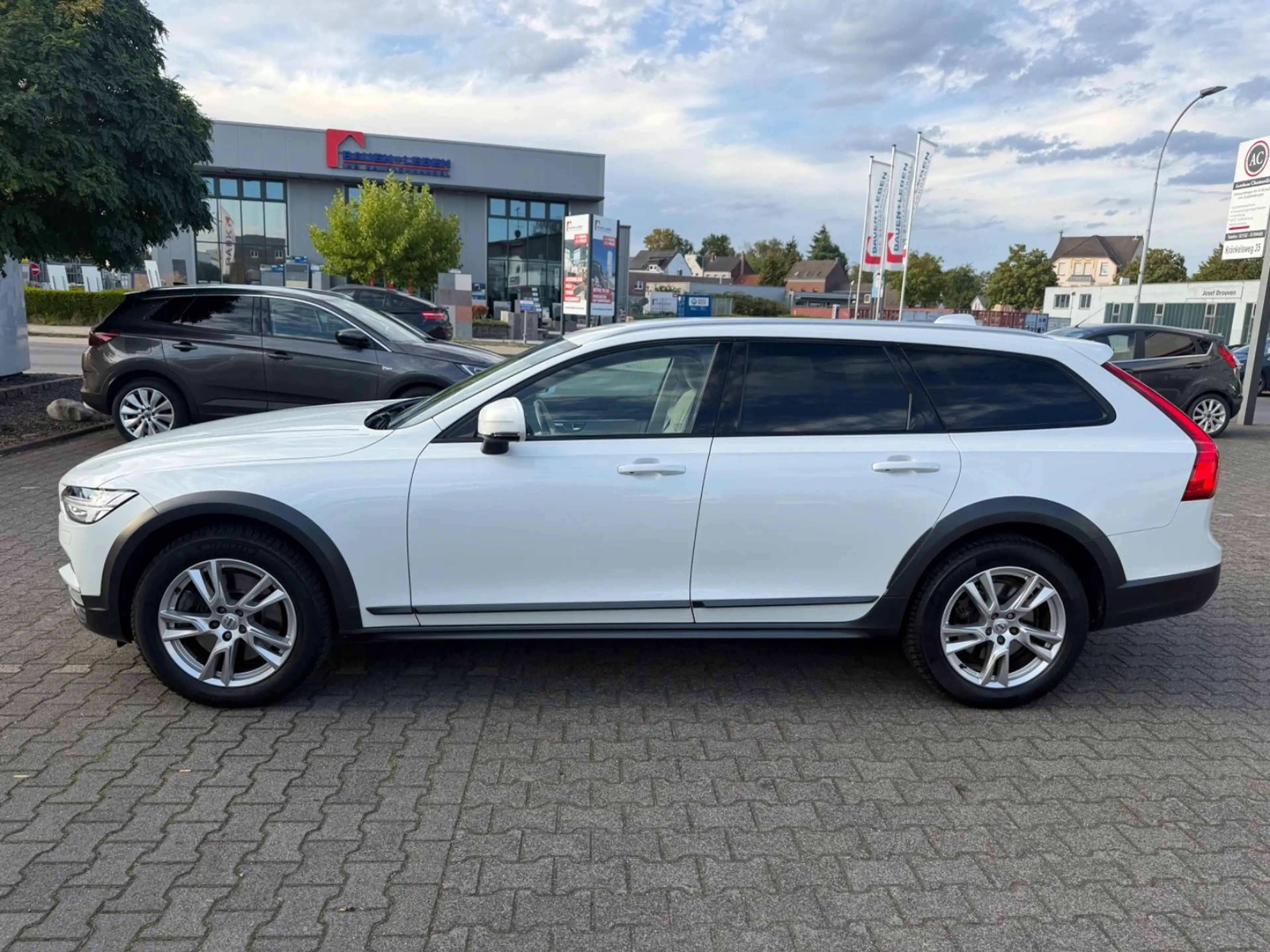 Volvo V90 Cross Country AWD — photo 3
