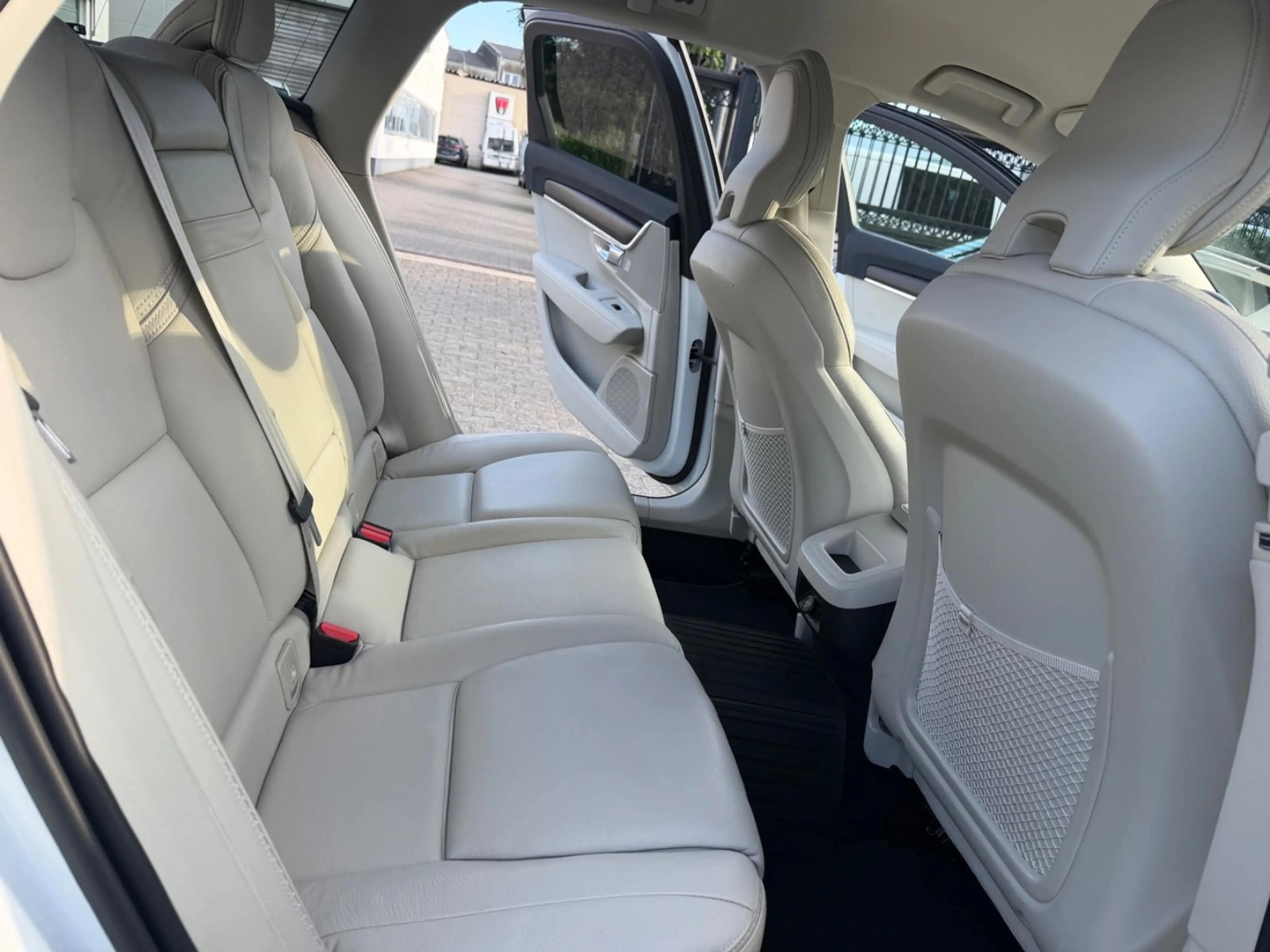 Volvo V90 Cross Country AWD — photo 12