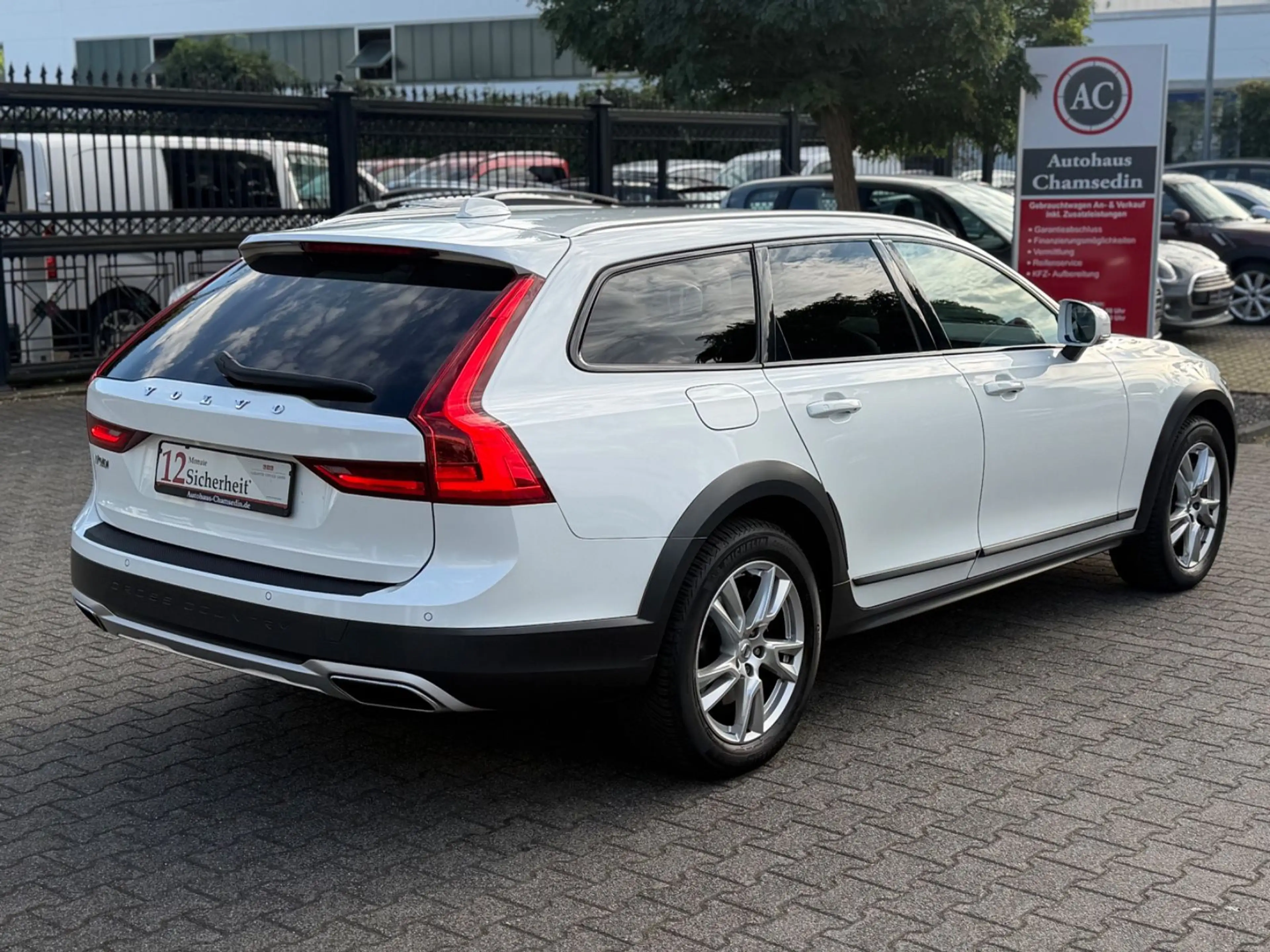 Volvo V90 Cross Country AWD — photo 6