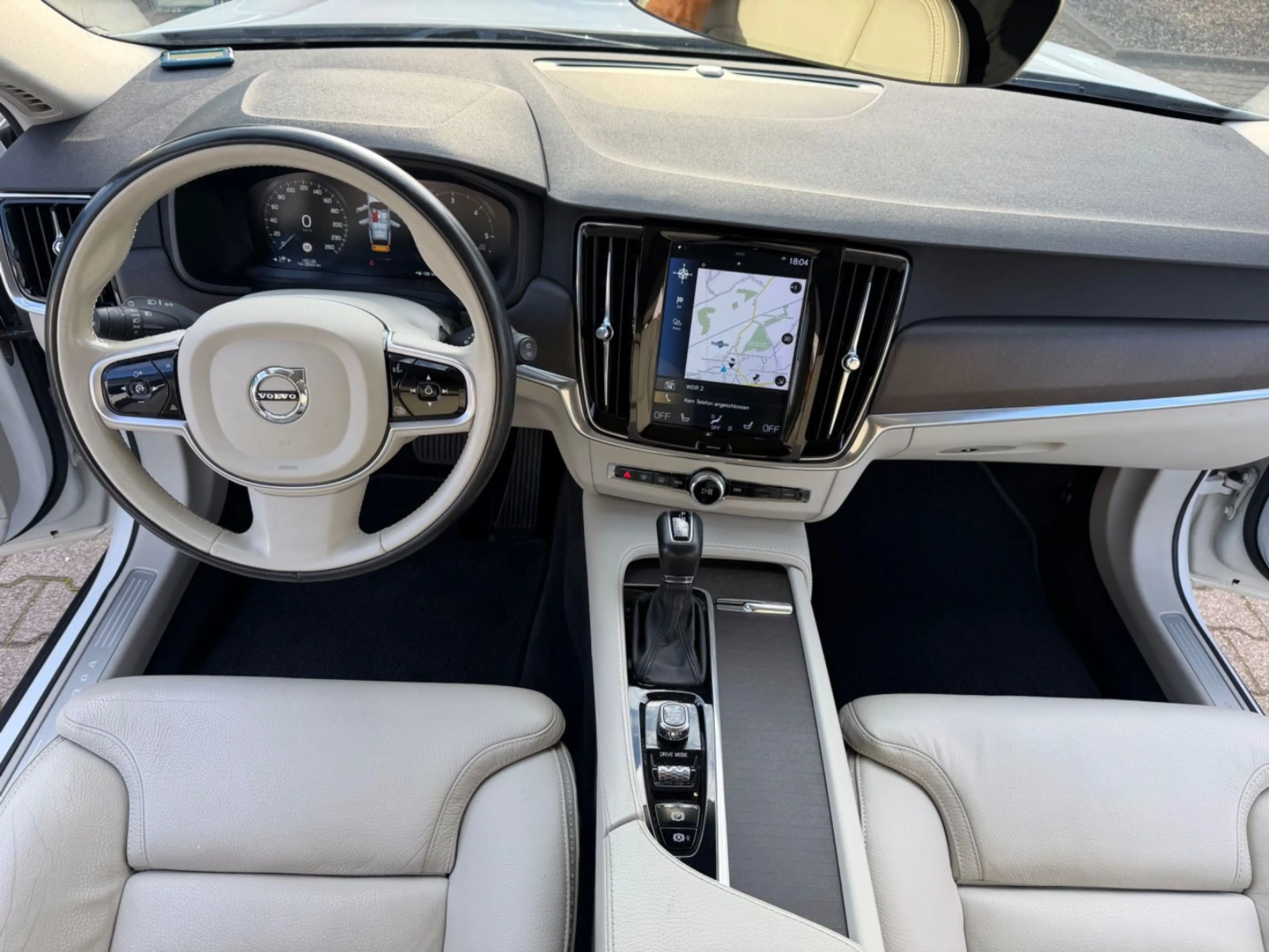 Volvo V90 Cross Country AWD — photo 9