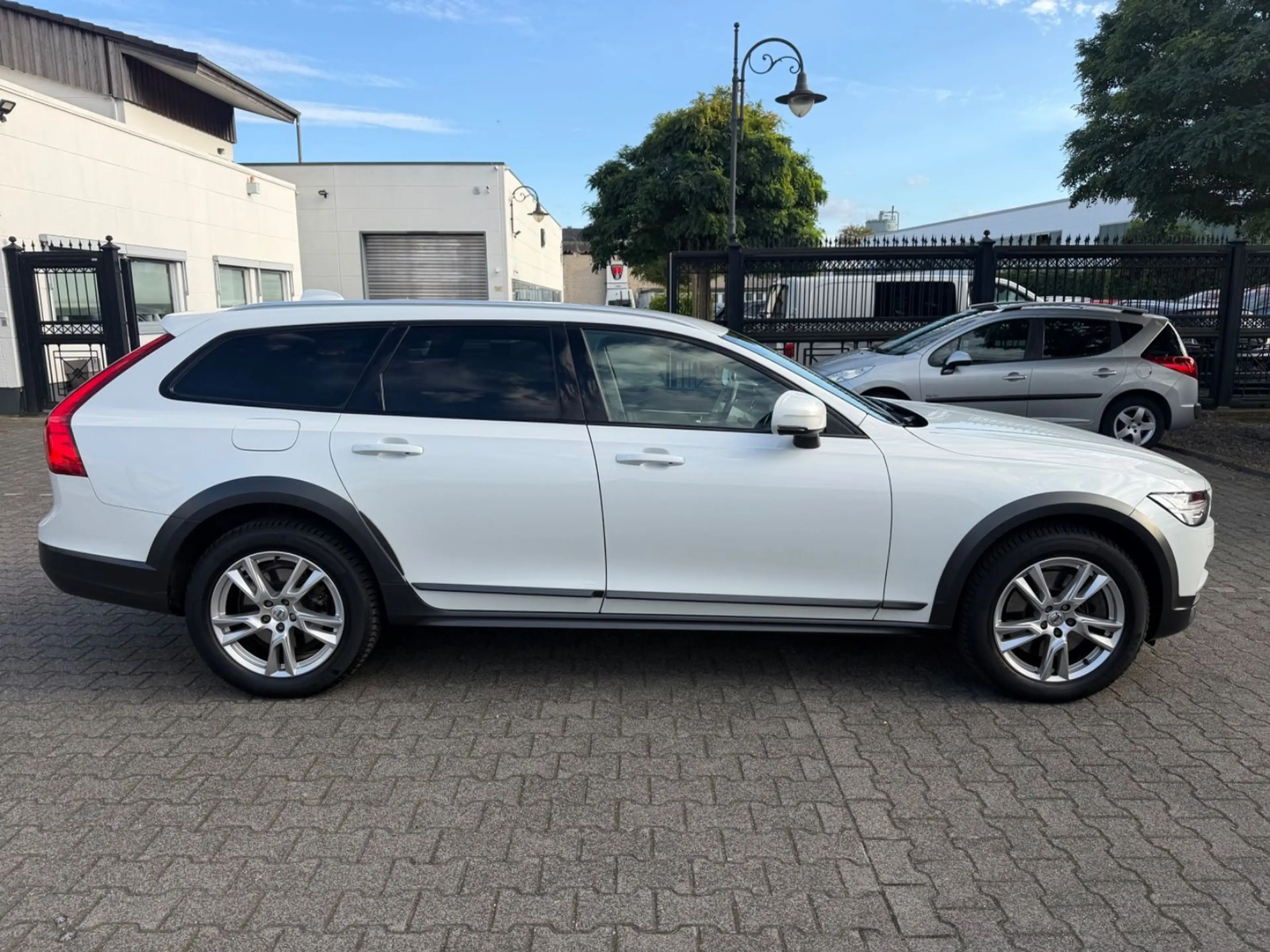 Volvo V90 Cross Country AWD — photo 7