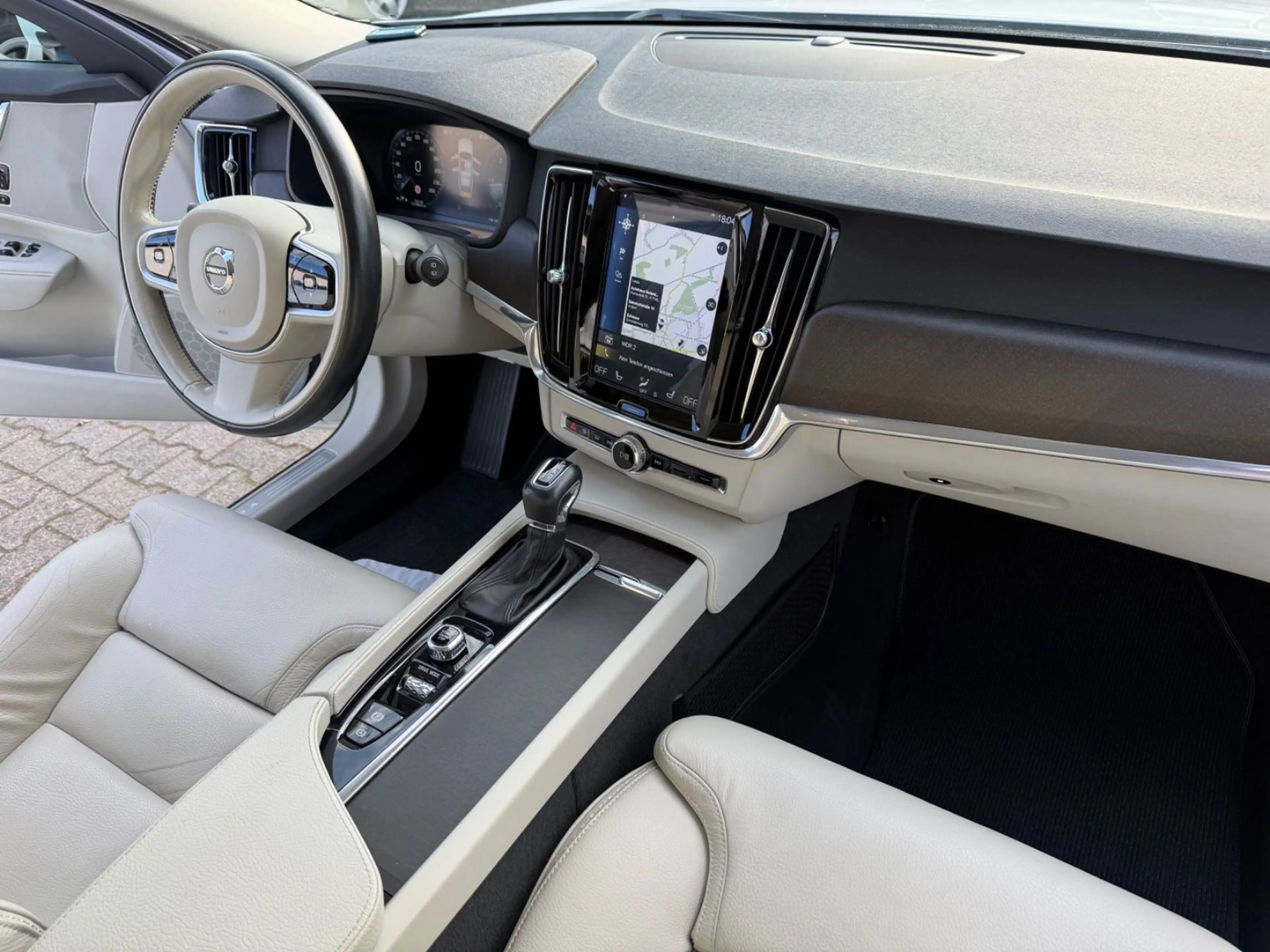 Volvo V90 Cross Country AWD — photo 10
