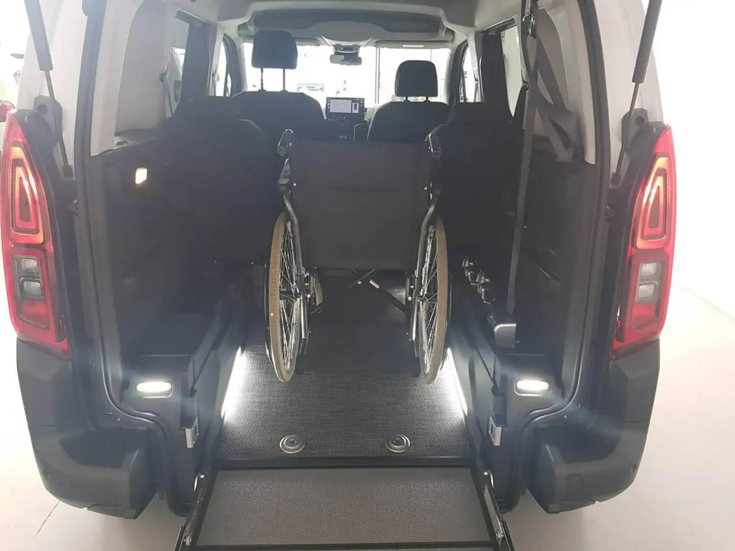 Citroen Berlingo Trasporto Disabili con Pedana Ribassata Bianco - 2