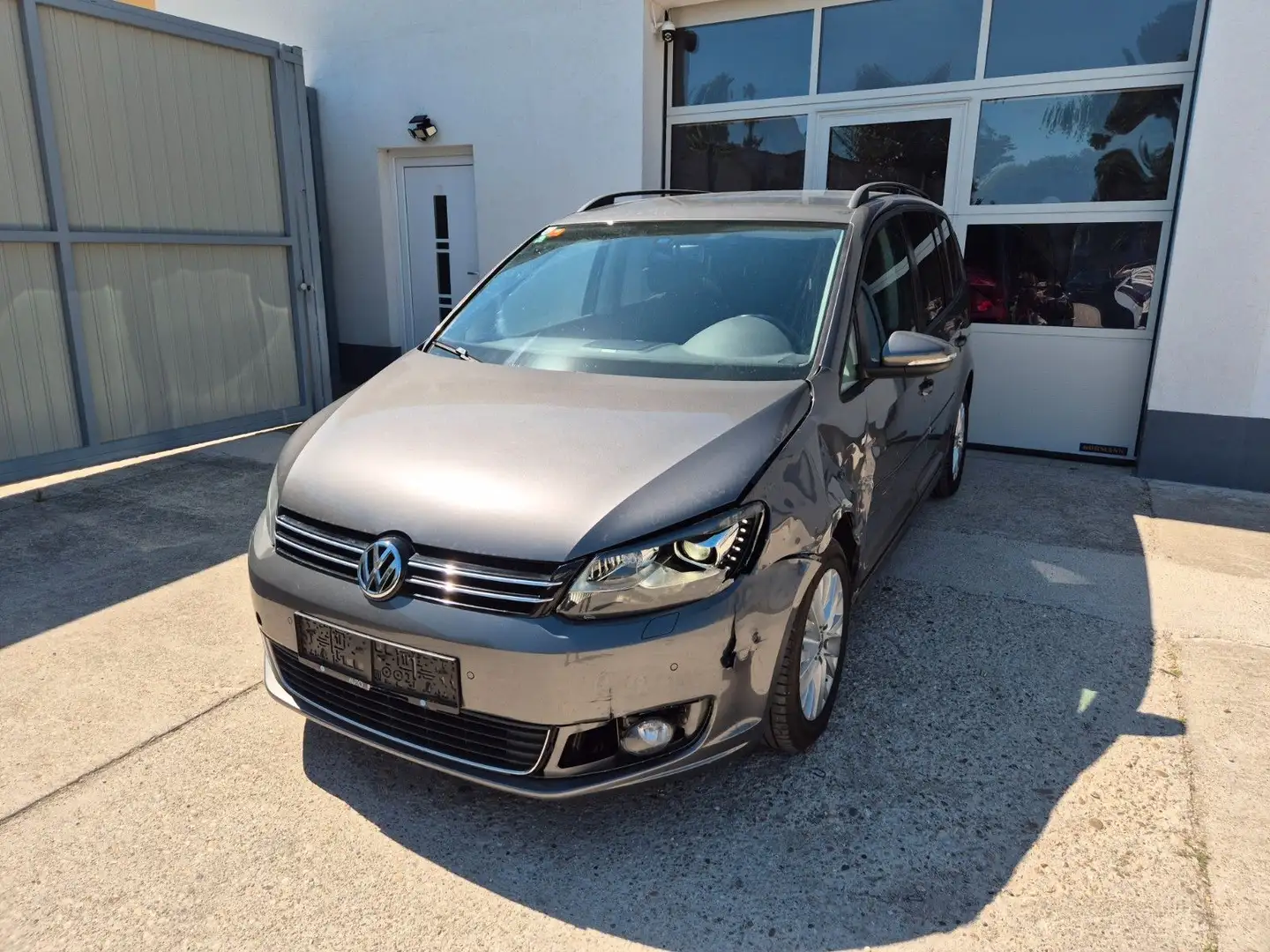 Volkswagen Touran Karat 1,6 BMT TDI DSG Grau - 2