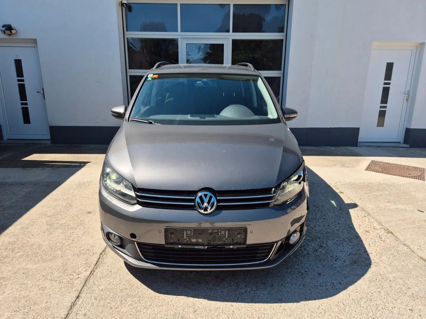 Volkswagen Touran Karat 1,6 BMT TDI DSG Grau - 1