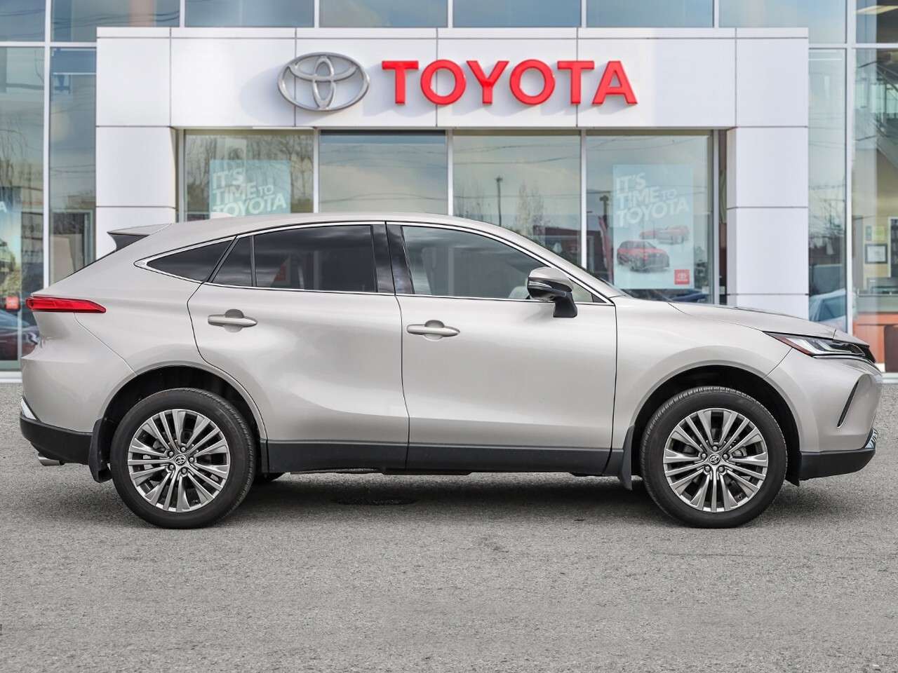 2024 Toyota Venza HEATED STEERING WHEEL-VENTILATED SEATS-MOONROOF- — снимка 1