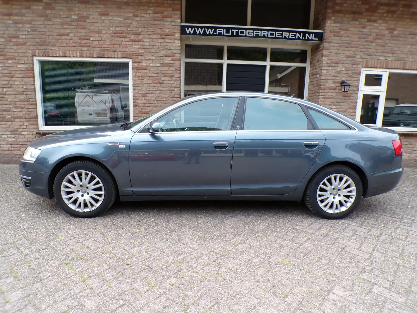 Audi A6 Limousine 3.2 FSI quattro Pro Line Automaat / Lede Grijs - 2