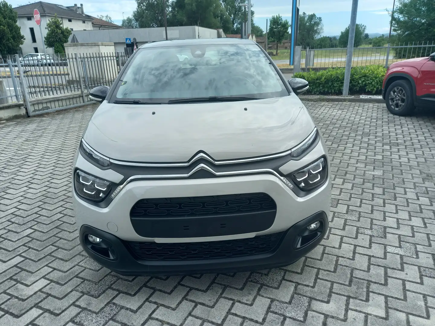 Citroen C3 C3 1.2 puretech Shine s Beige - 2