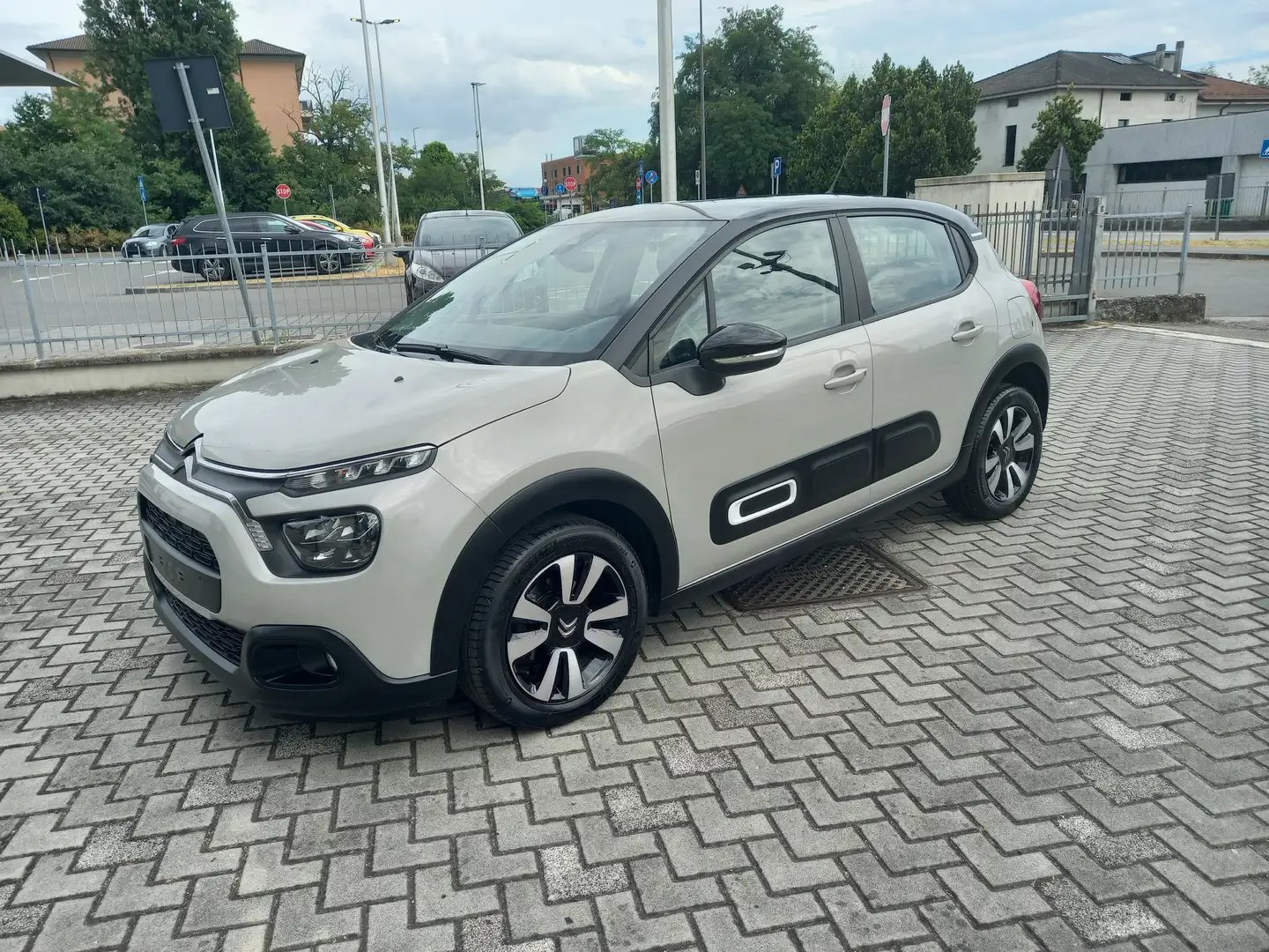 Citroen C3 C3 1.2 puretech Shine s Beige - 1