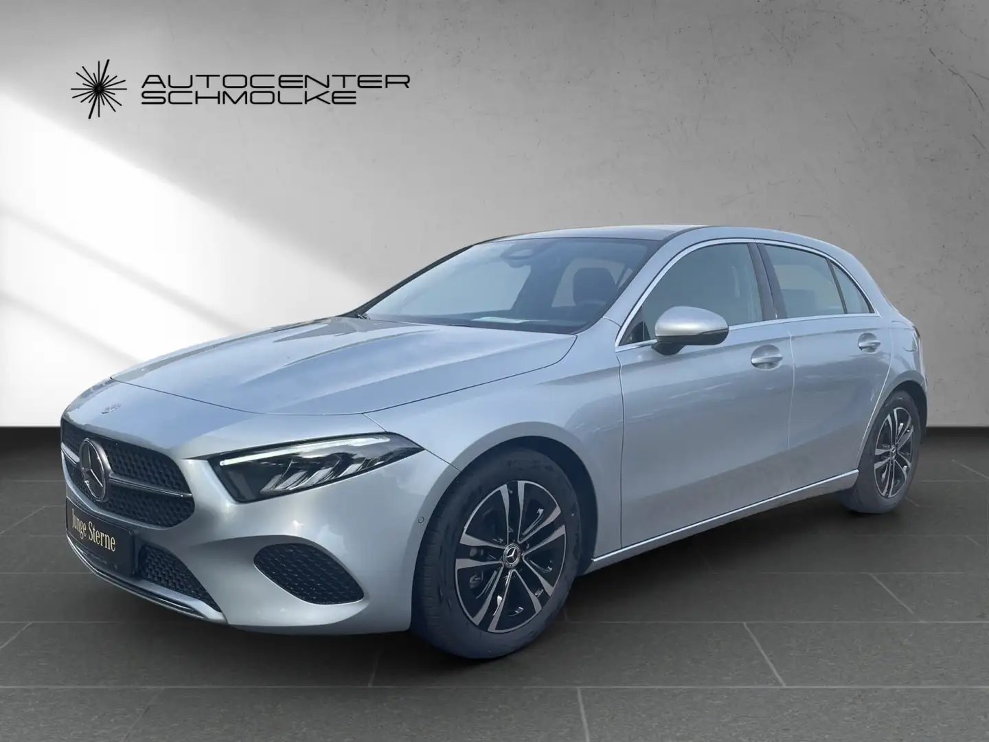 Mercedes-Benz A 180 A 180 Advanced PANORAMA*MEMORY*KAMERA*LED*MBUX* Silber - 2