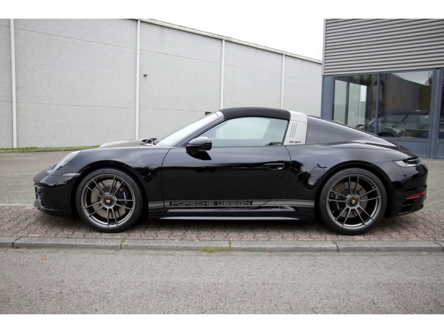 Porsche 992 Targa 4 GTS Edition 50 Years Porsche Design Noir - 2