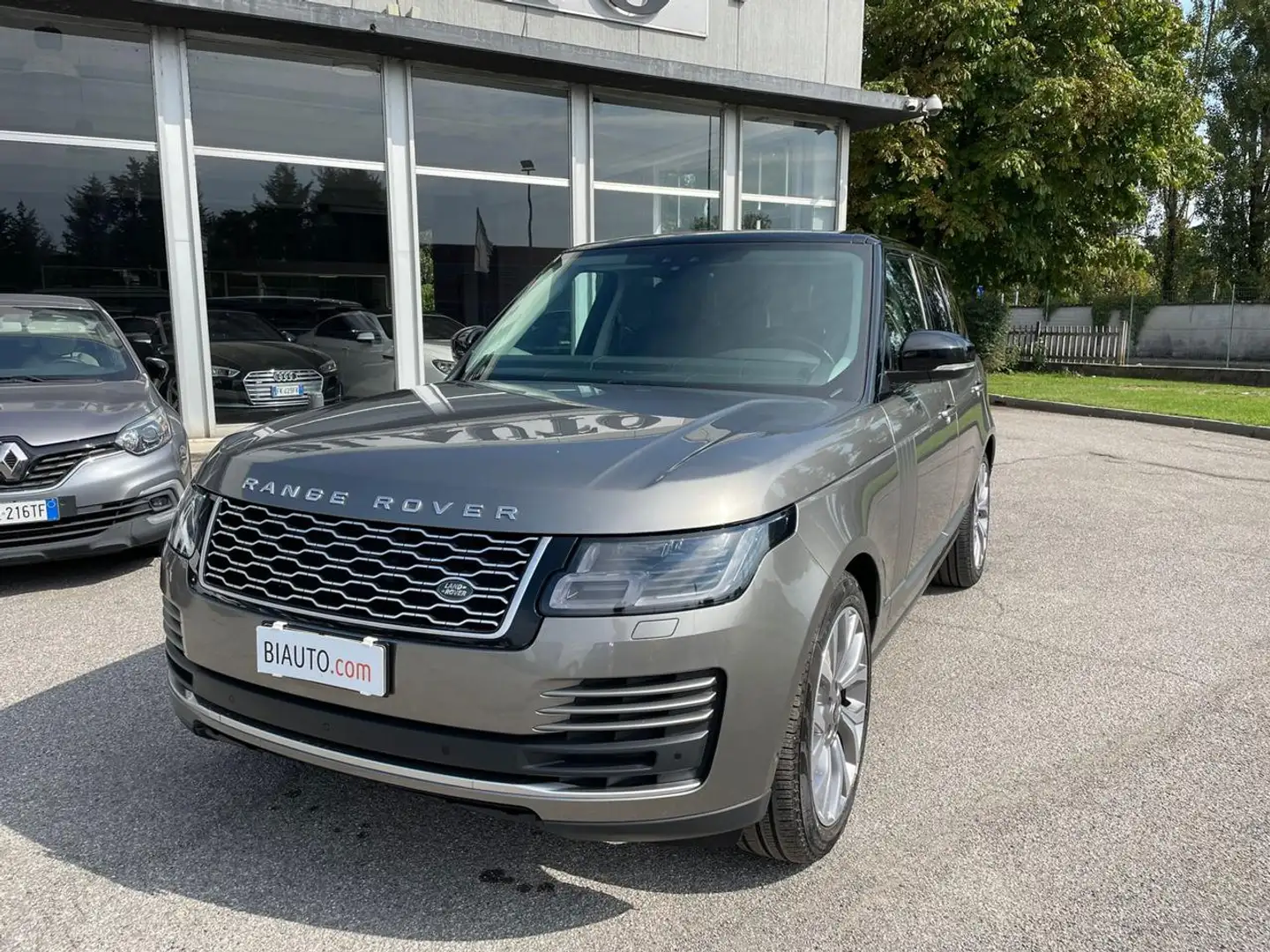 Land Rover Range Rover 3.0 TDV6 VOGUE HSE Grau - 2