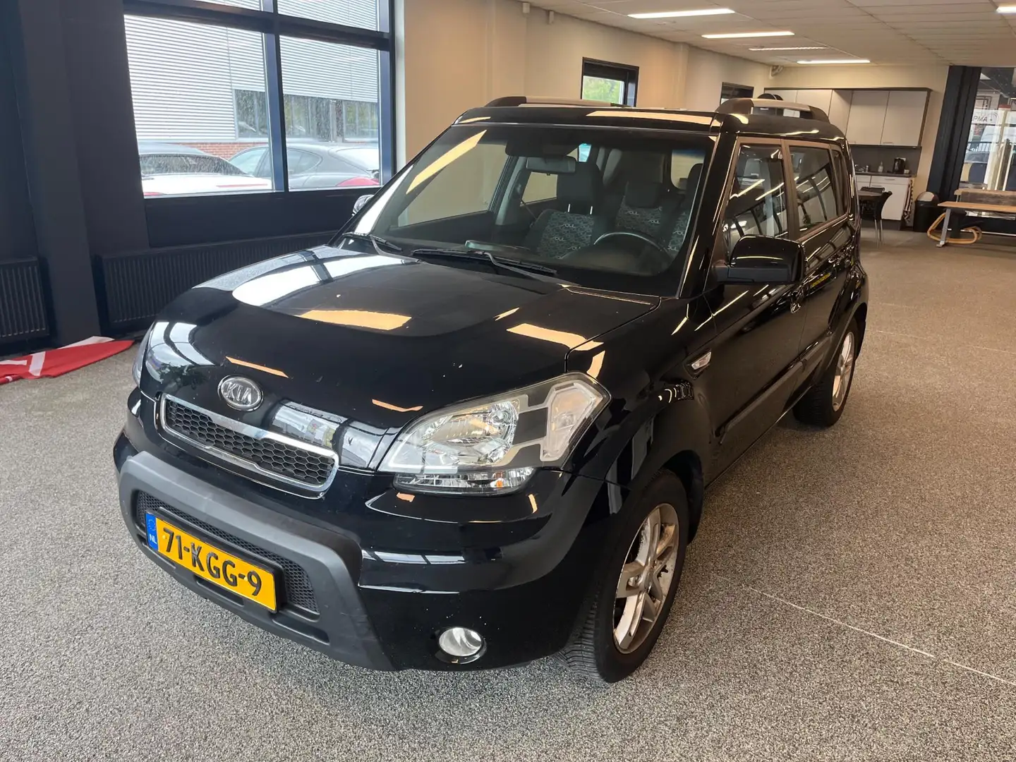 Kia Soul 1.6 X-tra 126pk / Airconditioning / Hoge instap / Zwart - 1