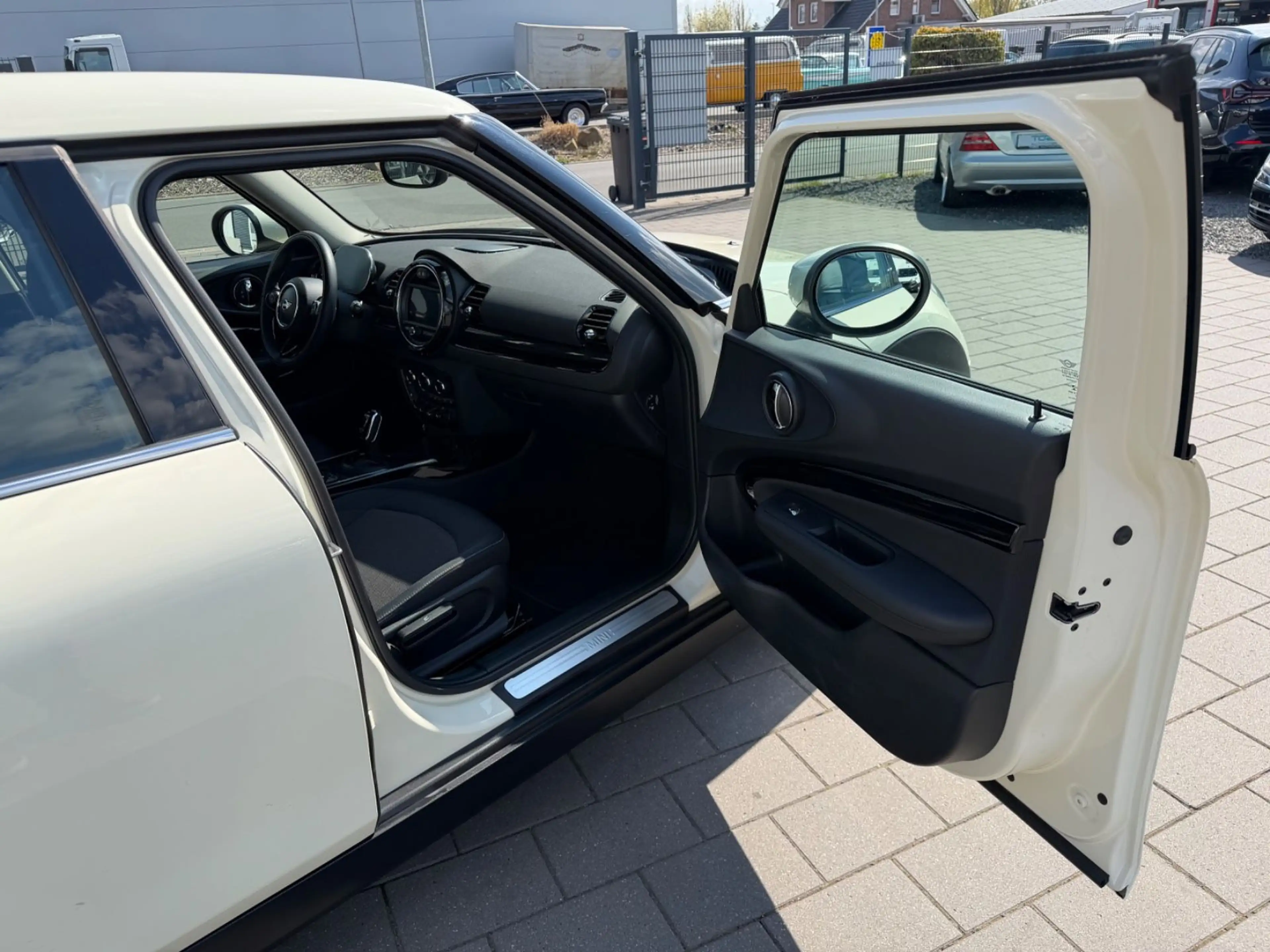 MINI Cooper D Clubman *LED*NAVI*SHZ*AHK*GARANTIE*TOP* — photo 11