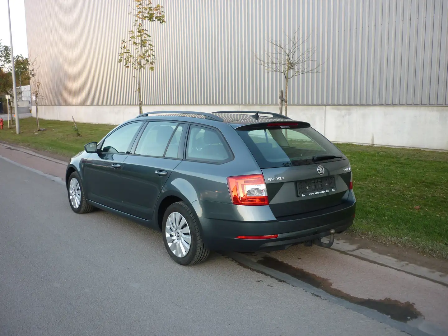 Skoda Octavia 1.6 TDI, Navi, Airco Grijs - 2