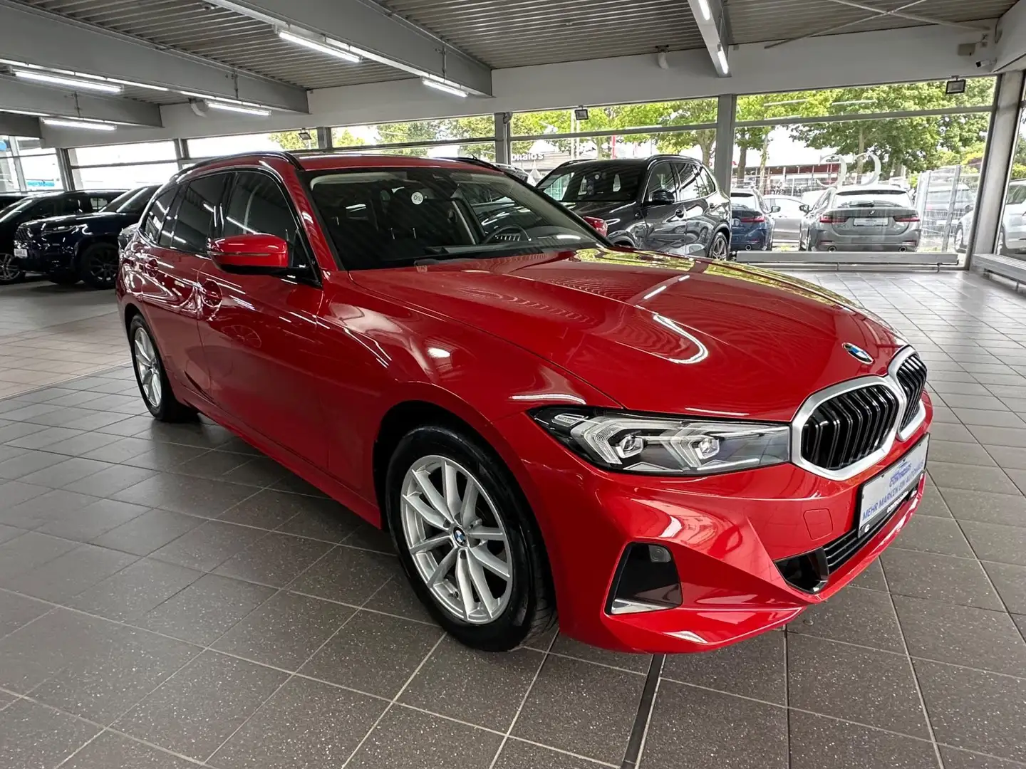 BMW 320 320d xDrive Touring Driving Assistant+LED+CURVED Rot - 2