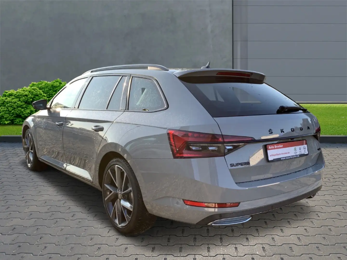 Skoda Superb Combi SportLine 4x4 2.0 TDI+Anhängerkupplung+Navi Grau - 2