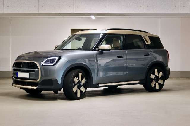MINI Cooper Countryman FavT XL DrvProf Park+ Pano AHK HK Garant.12/2028