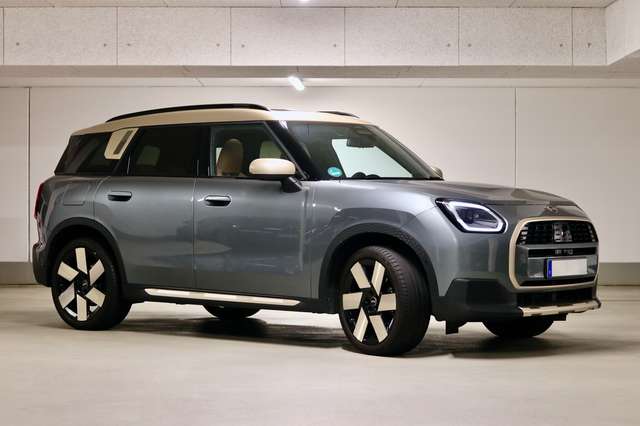 Imagine MINI Cooper Countryman FavT XL DrvProf Park+ Pano AHK HK Garant.12/2028