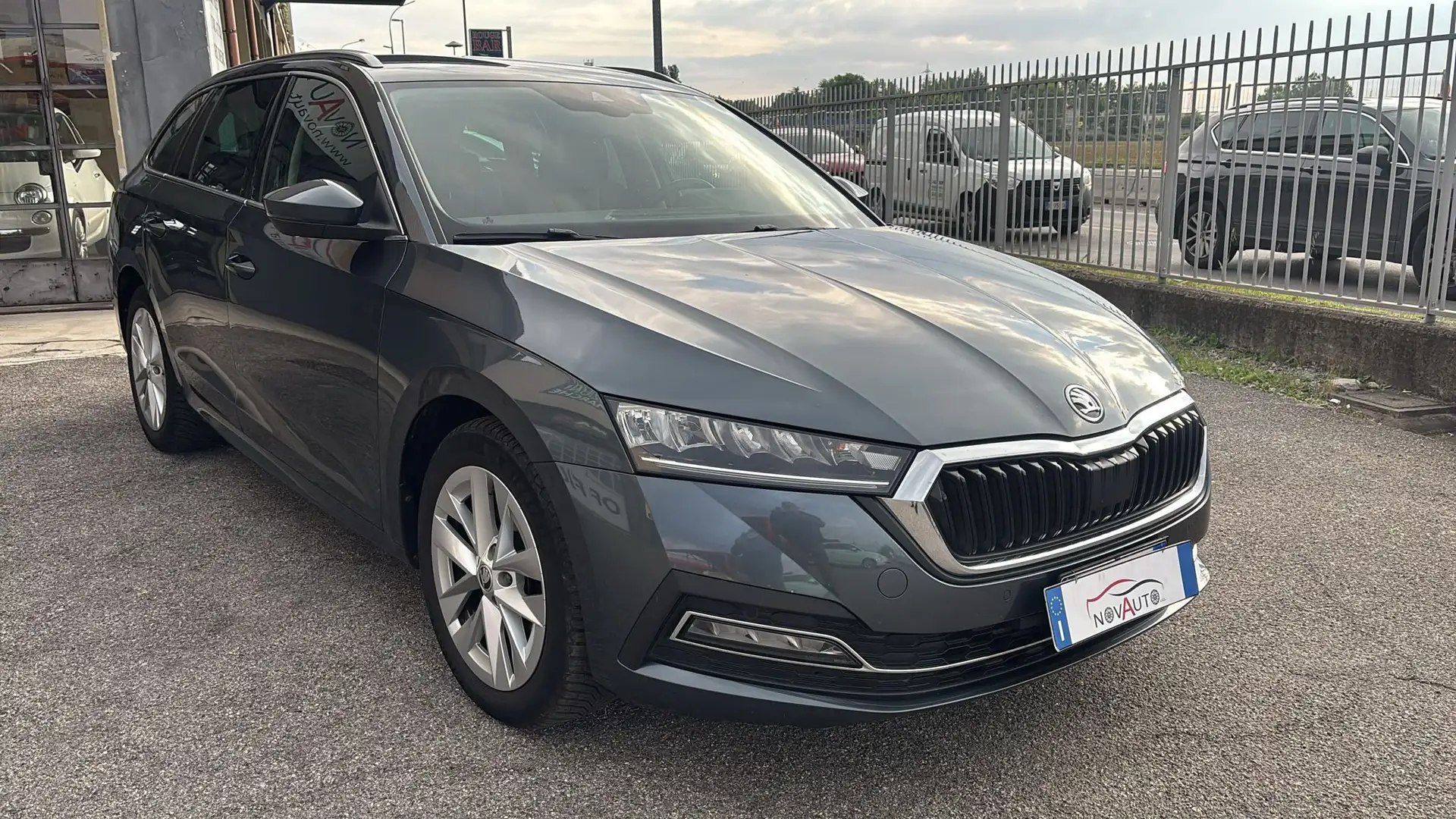 Skoda Octavia Octavia Wagon 2.0 tdi evo Style 150cv dsg Gris - 2