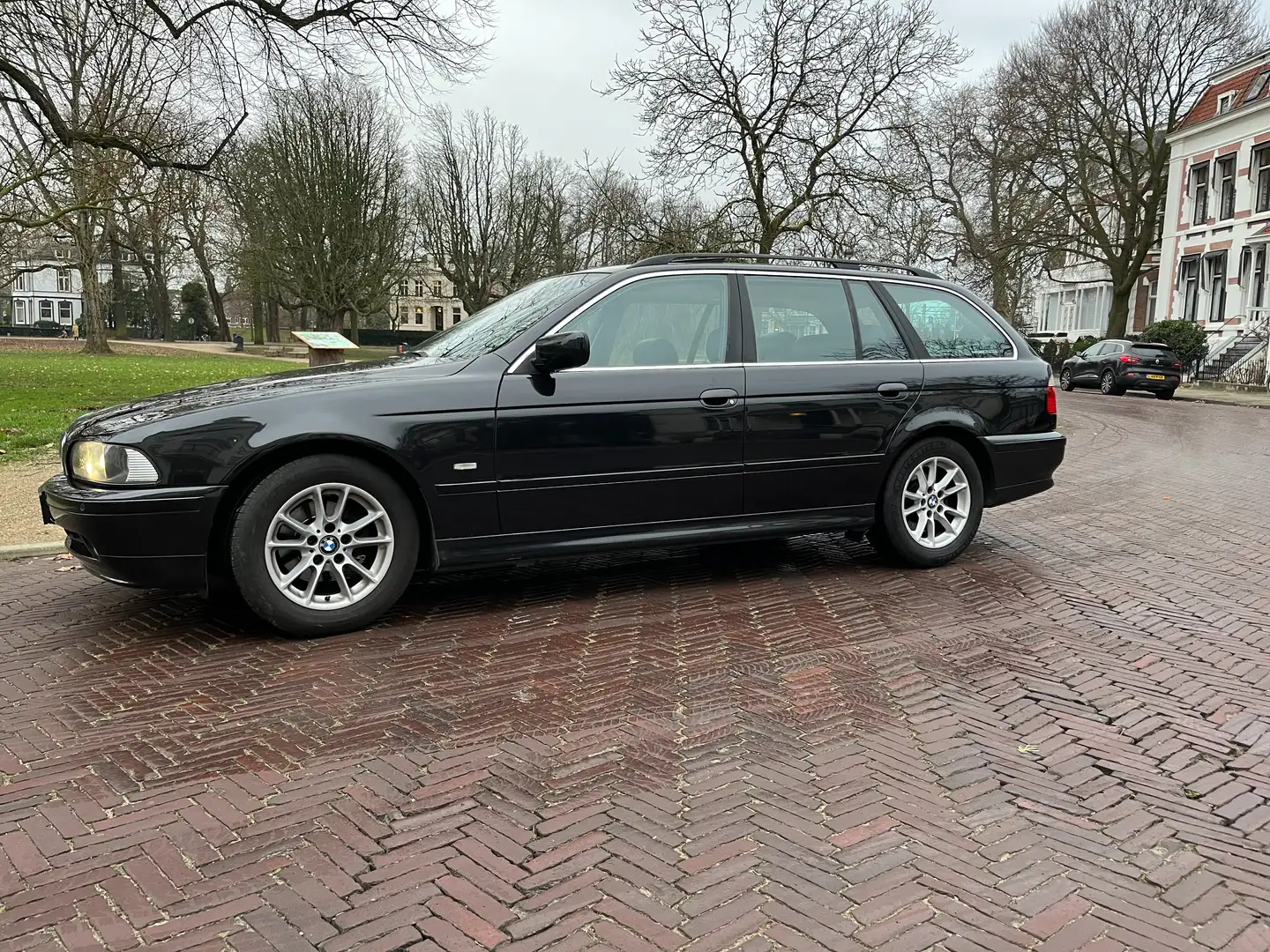 BMW 525 525i Чорний - 2