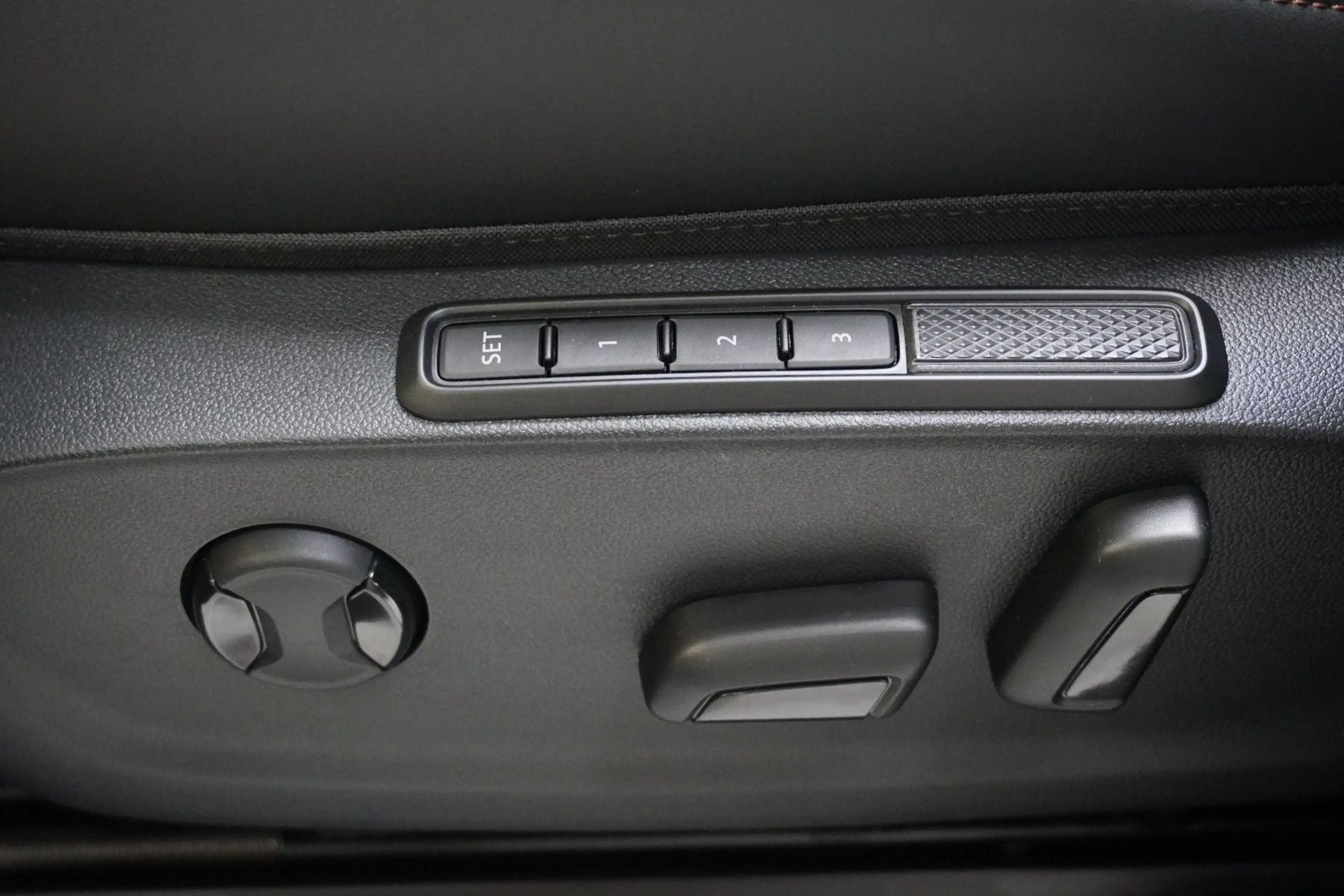 CUPRA Terramar 1.5 eTSI DSG*AHK*MEMORY*FULL LINK* — photo 15
